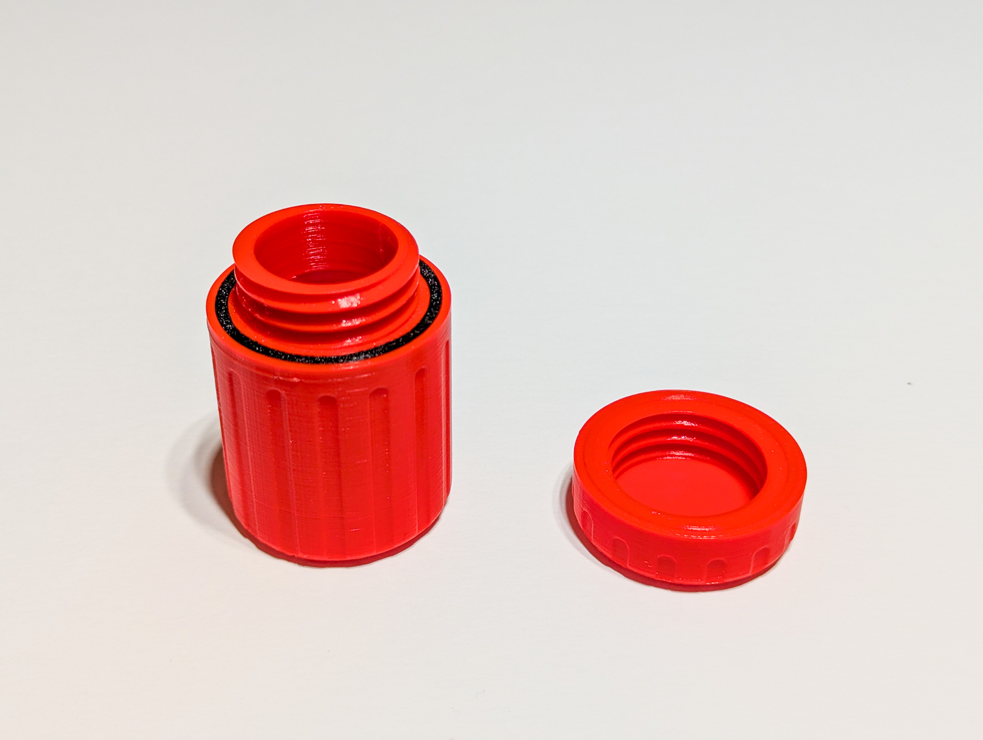 Screw top bottle. 40mm diameter. With TPU seal