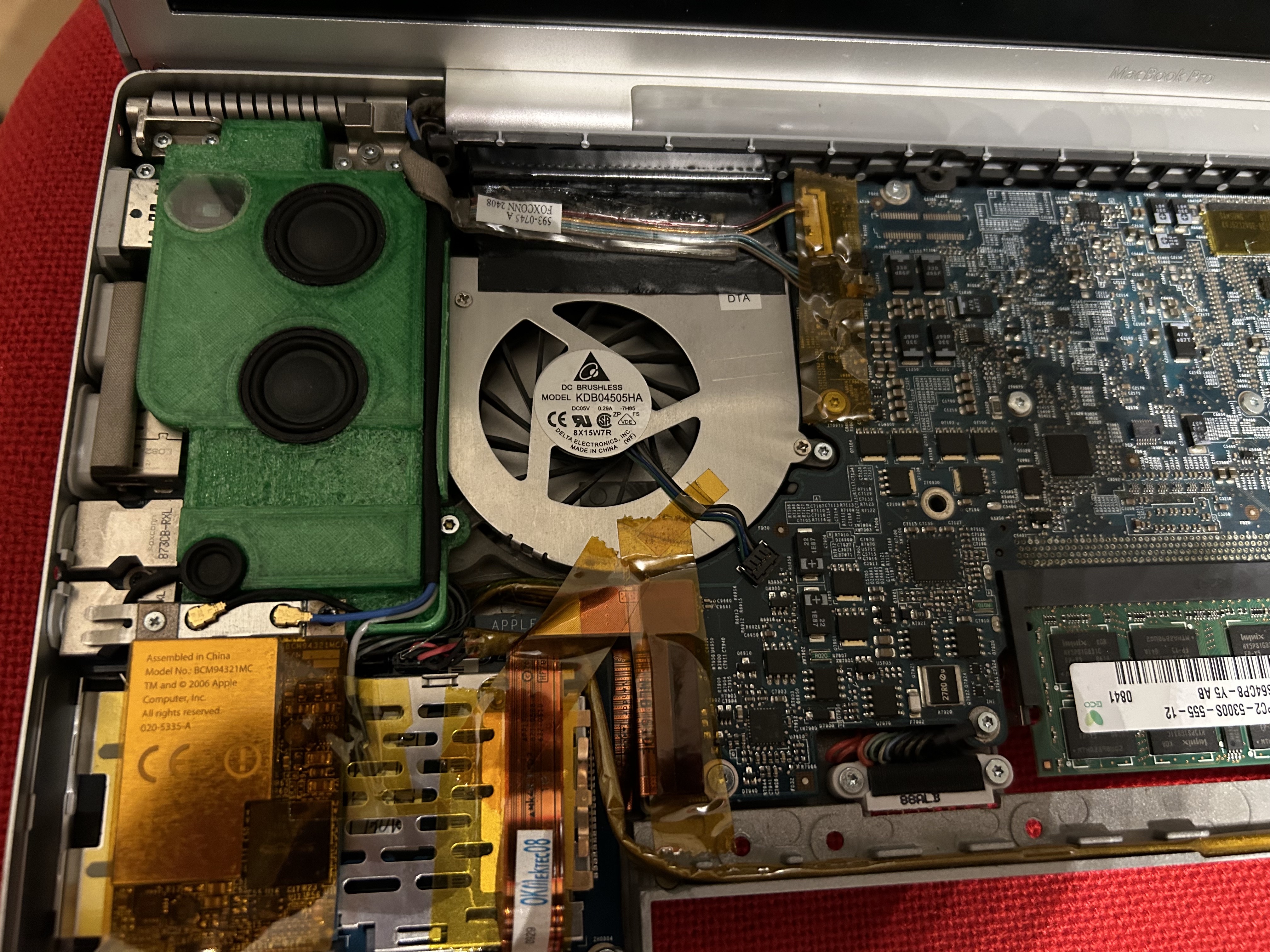 MacBook Pro 17" a1261 (preunibody) 2008 Left Speaker Housing.