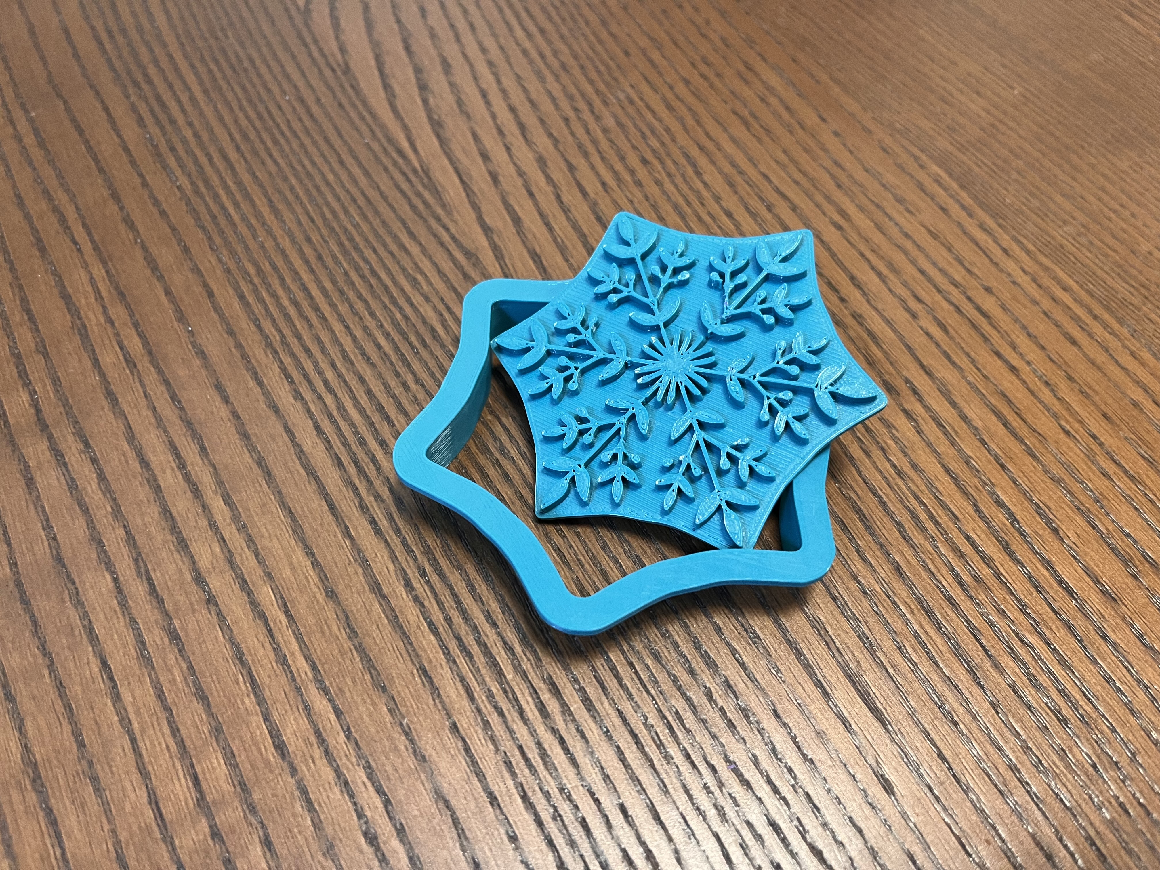 Miniatura 4 do modelo 3D Snowflake Cookie Cutter + Stamp Set