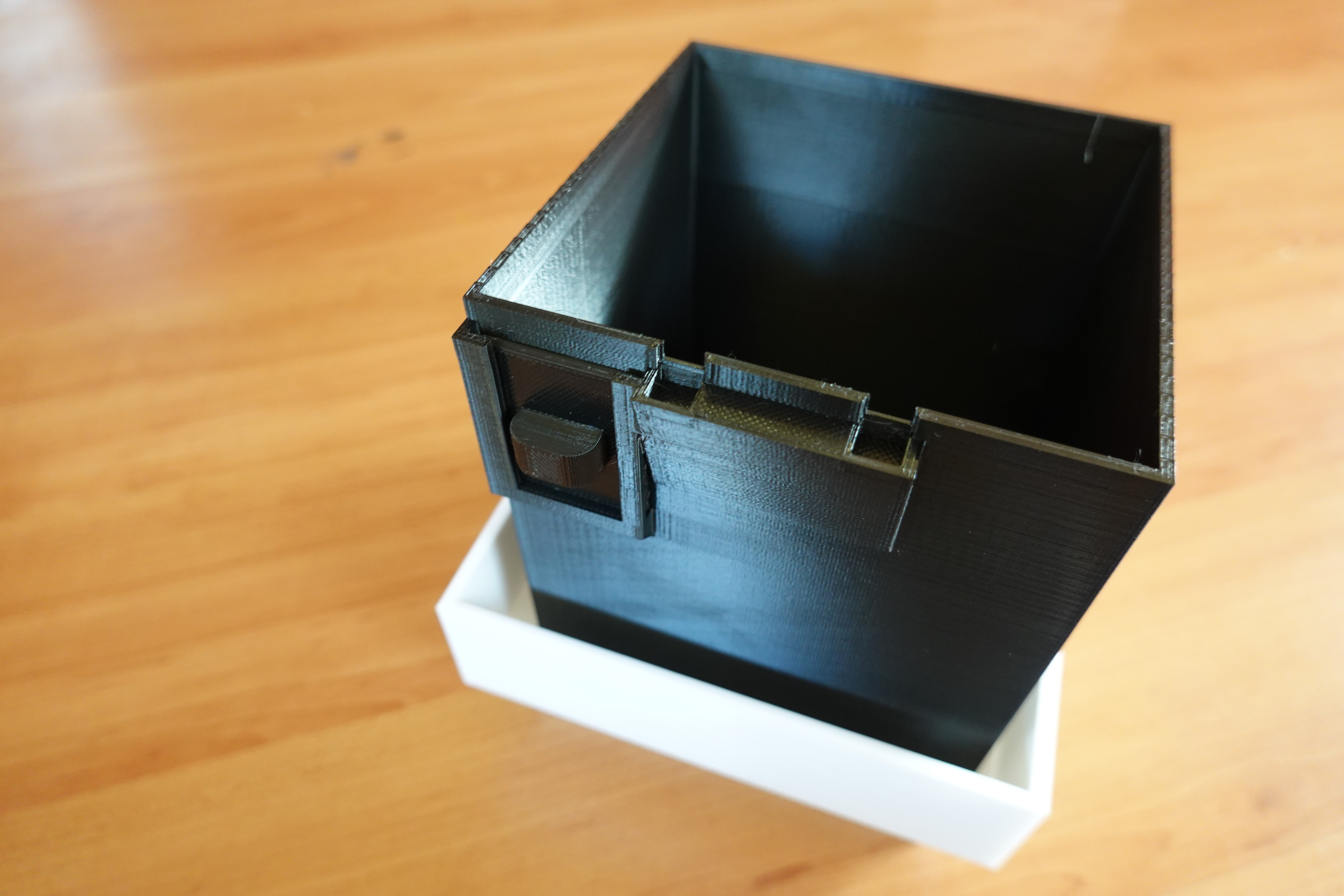 Miniatura 14 do modelo 3D Mini greenhouse pot