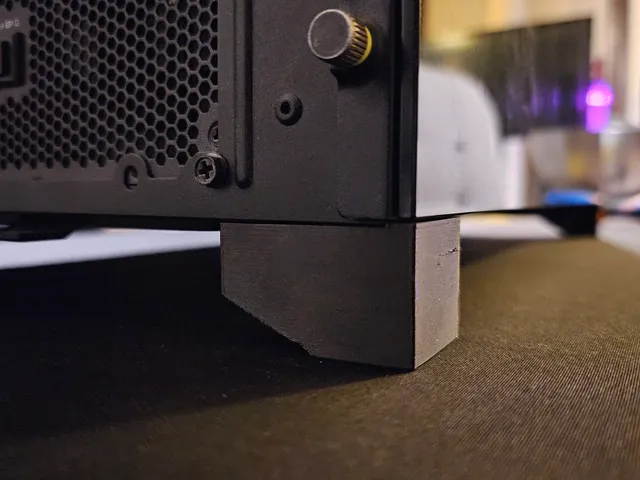 Corsair 4000D rear feet