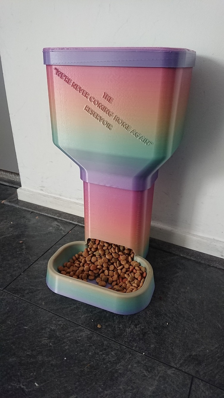 Cat feeder / food dispenser