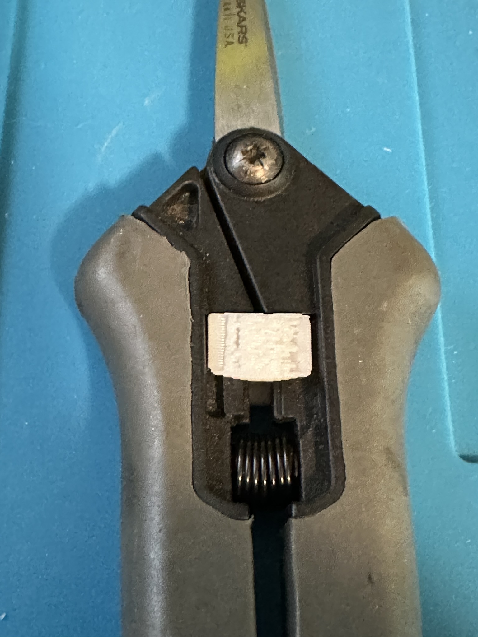 Fiskars Mirco-Tip Snips / Scissors Replacement Lock