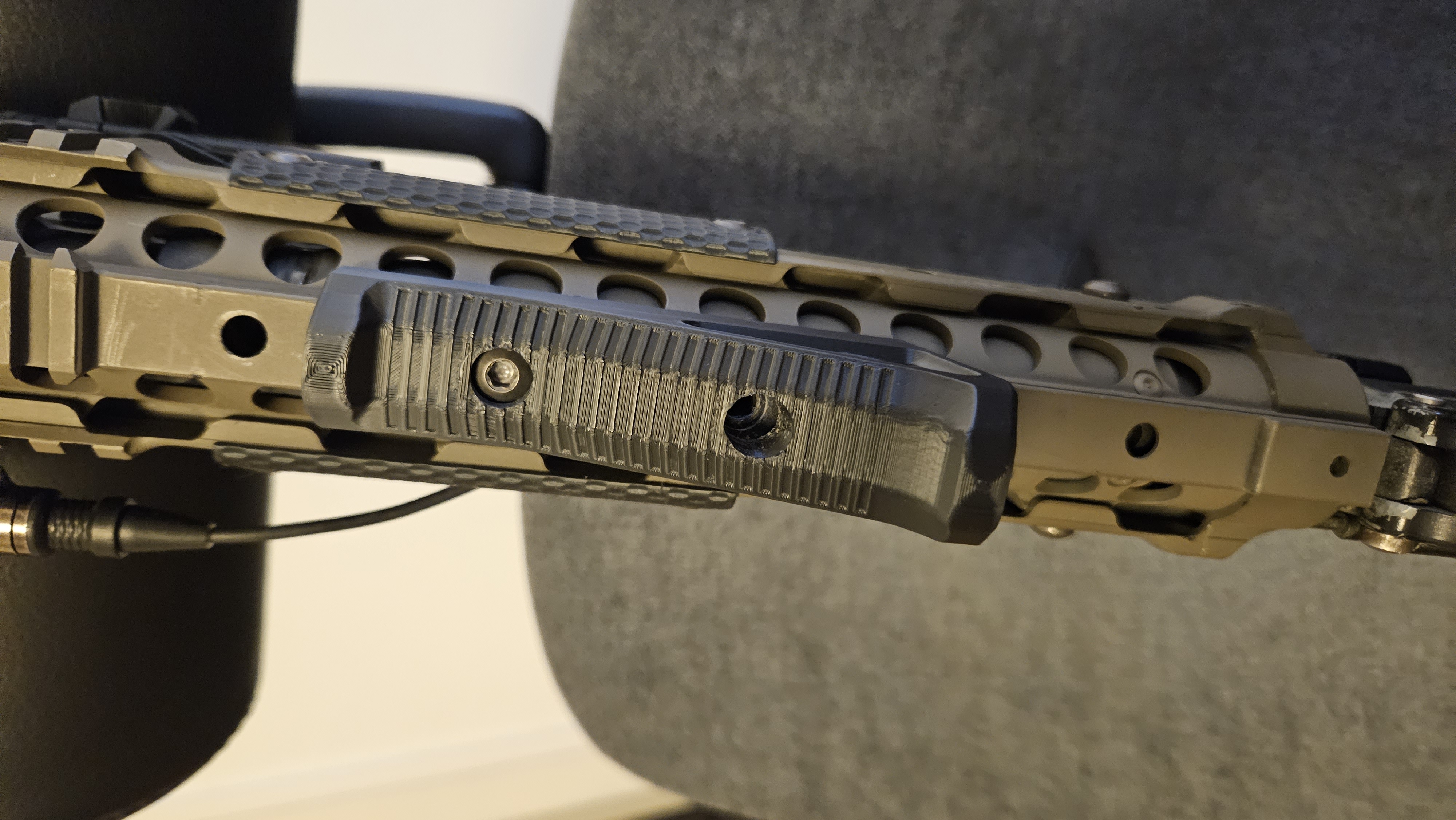 Miniatura 2 do modelo 3D KAC URX angled foregrip