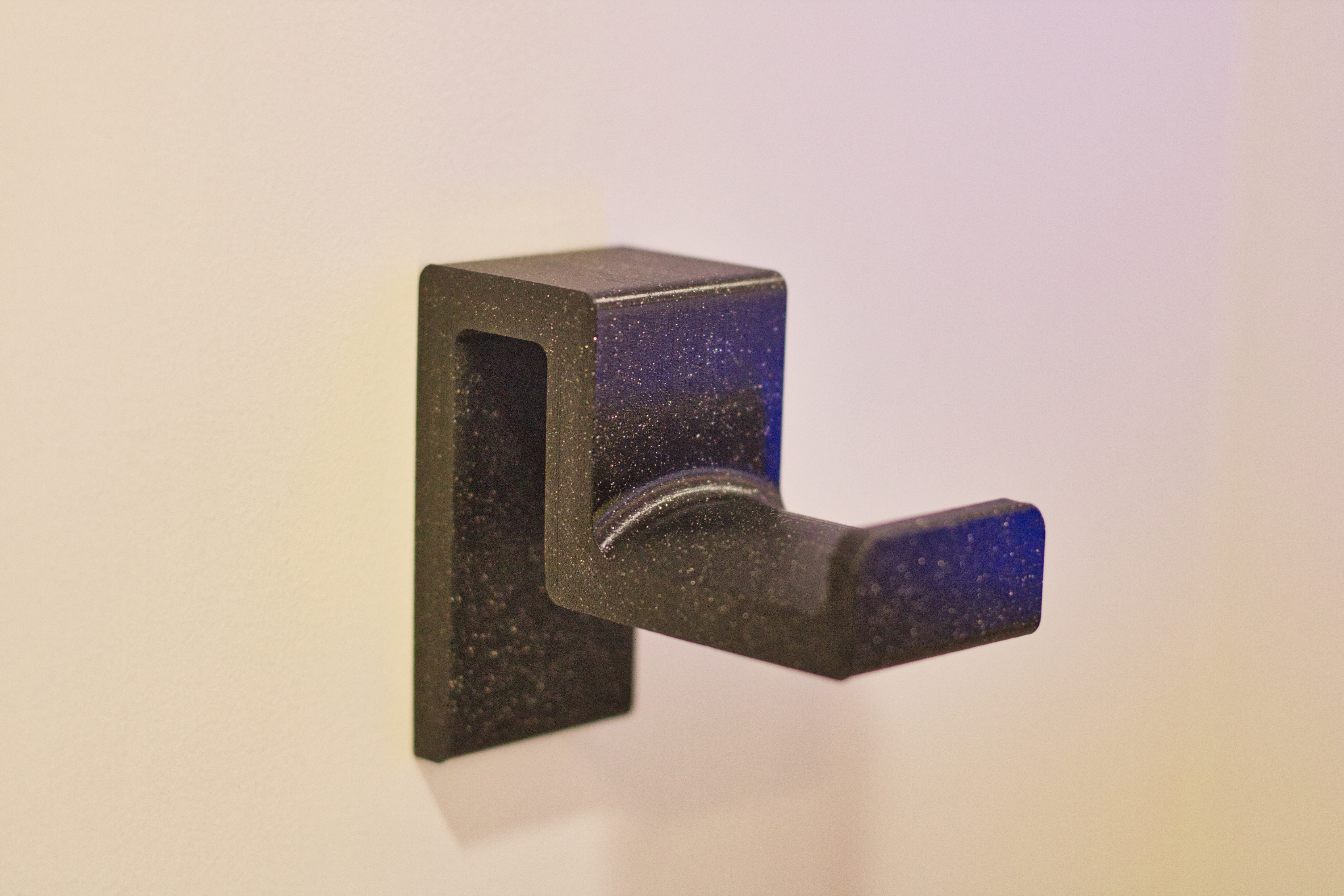 Miniatura 2 do modelo 3D Command Strip Headset Holder