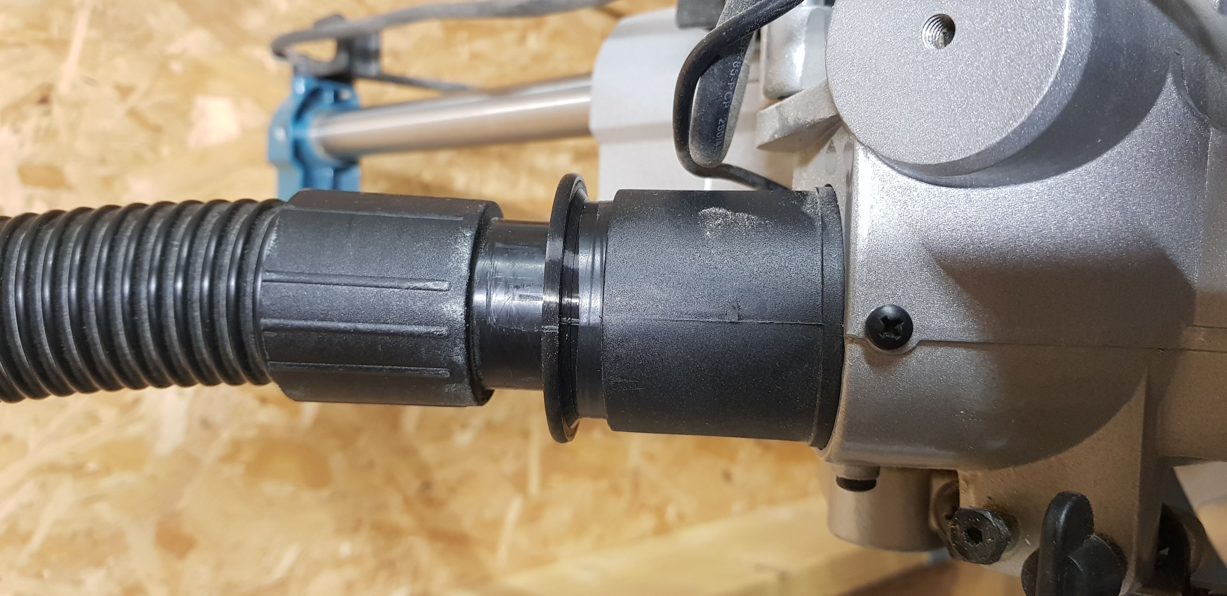 Makita mitre saw vacuum hose adapter by Boer13 Download free STL