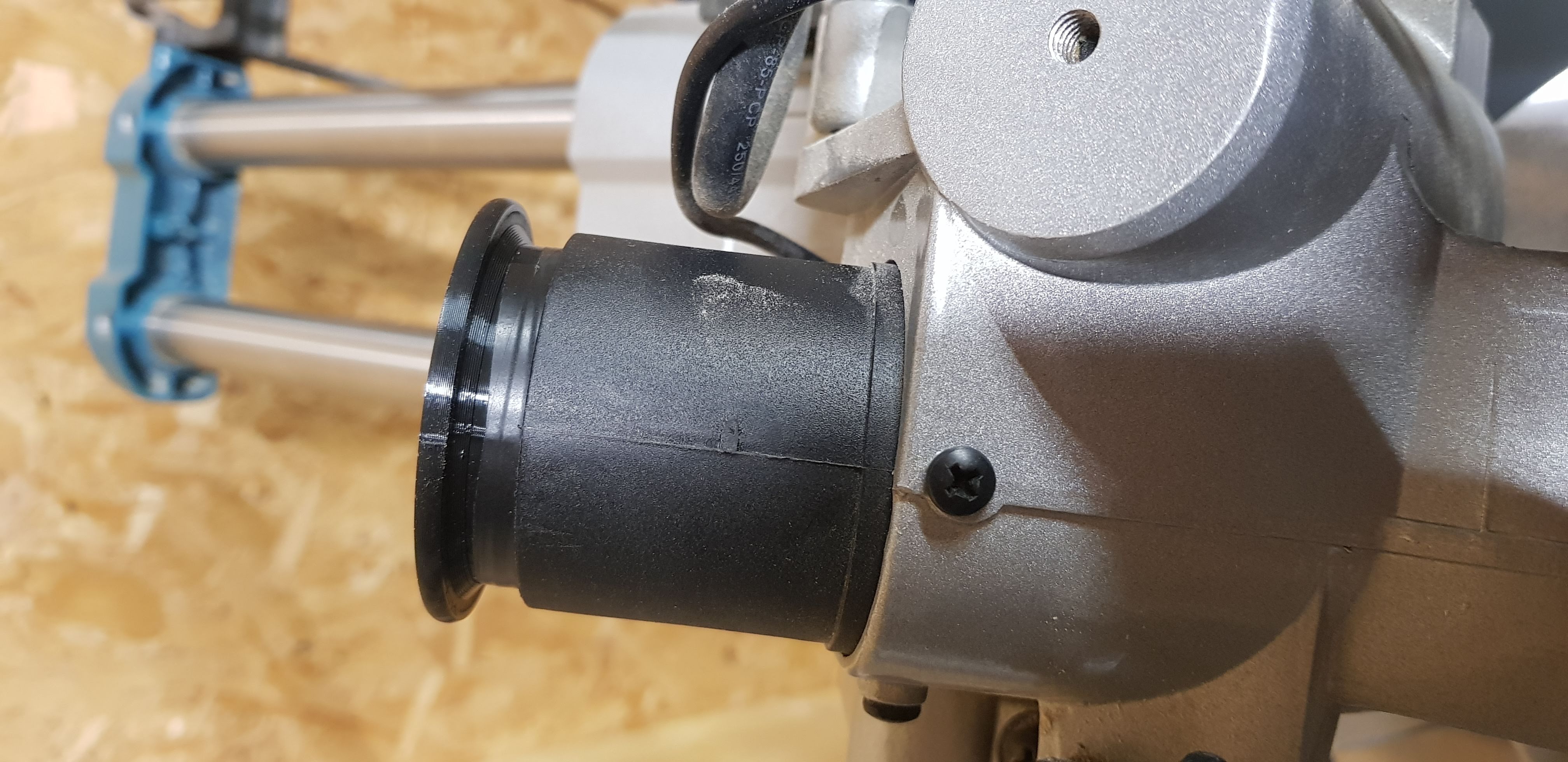 Makita mitre saw vacuum hose adapter by Boer13 Download free STL