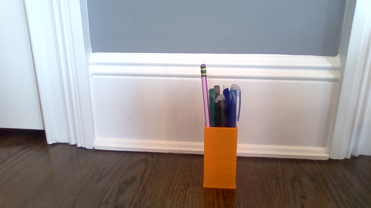 Simple pen holder