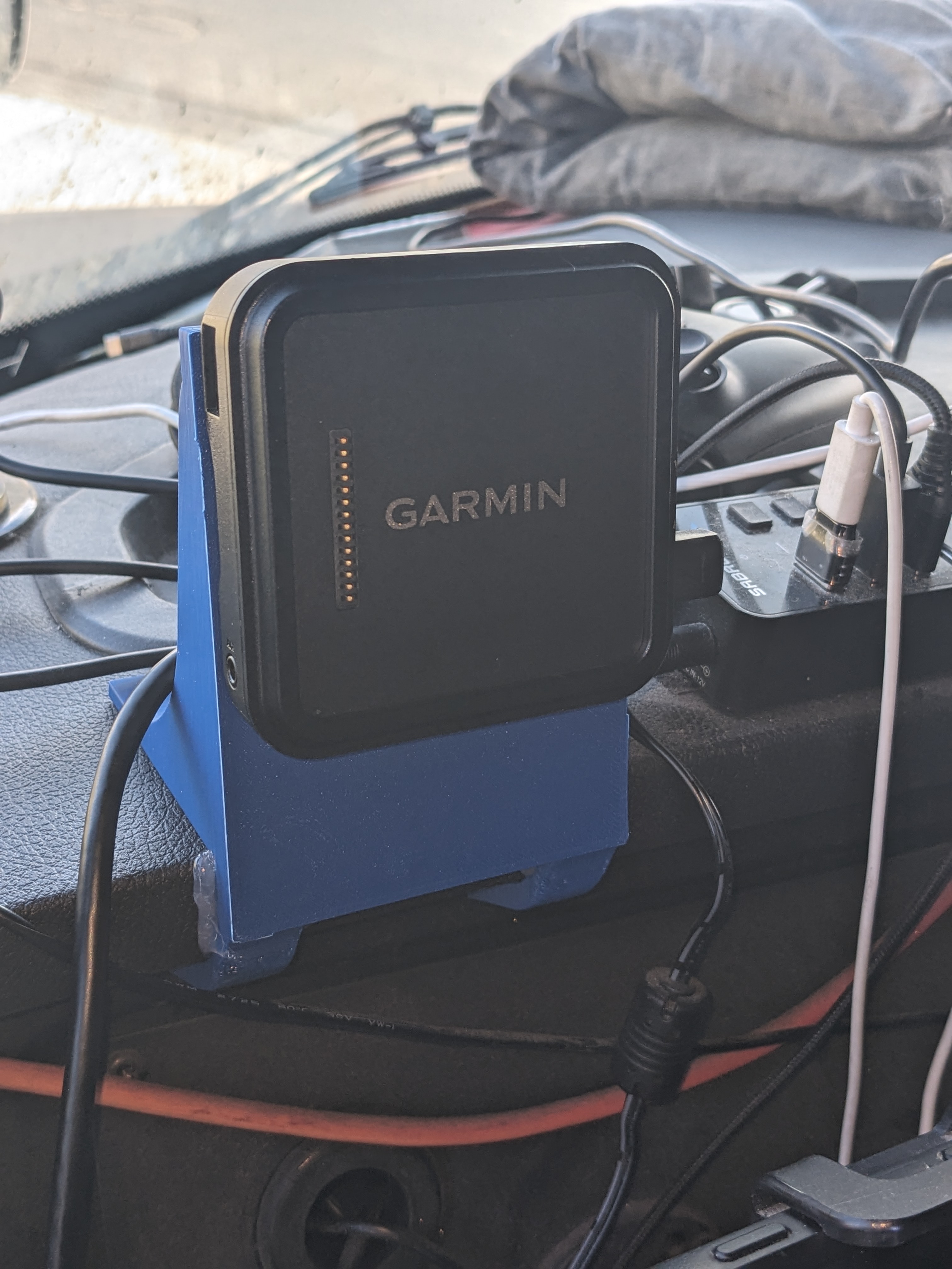 Garmin Dezl OTR800 dash mount for Freightliner Cascadia
