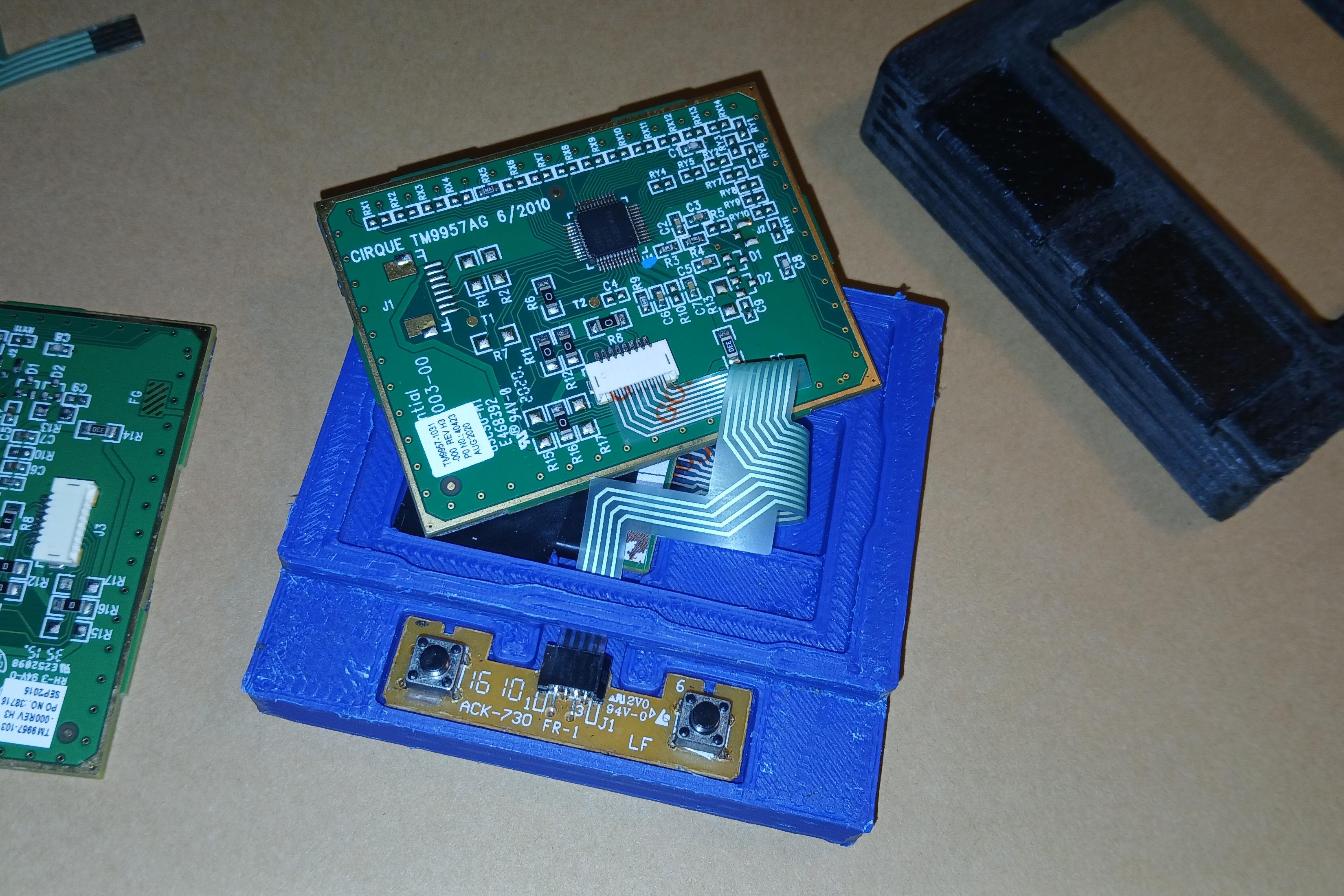 Touchpad housing for TM9957 — miniatura 2