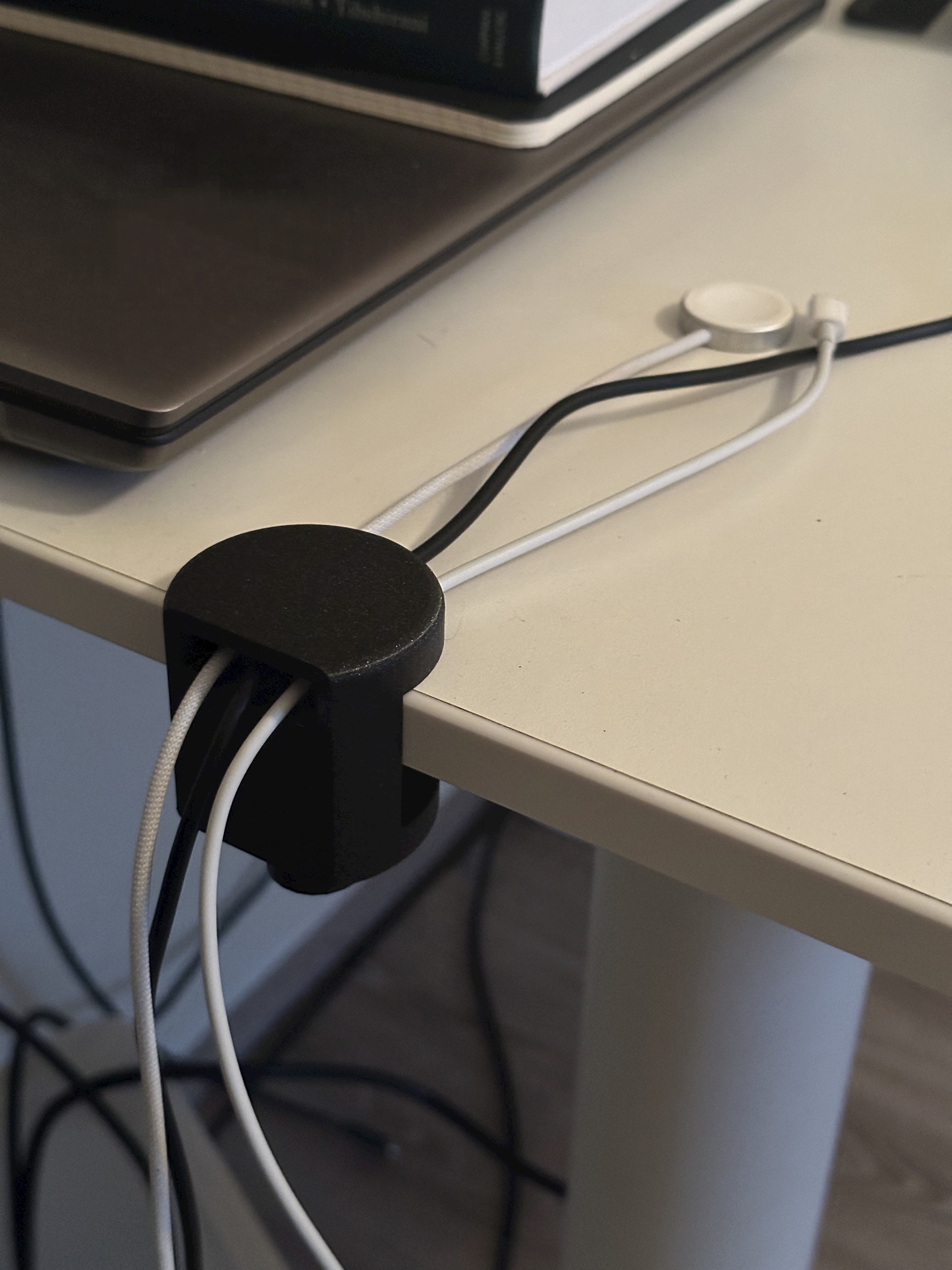 Miniatura 4 do modelo 3D Charging Cable Table Clamp