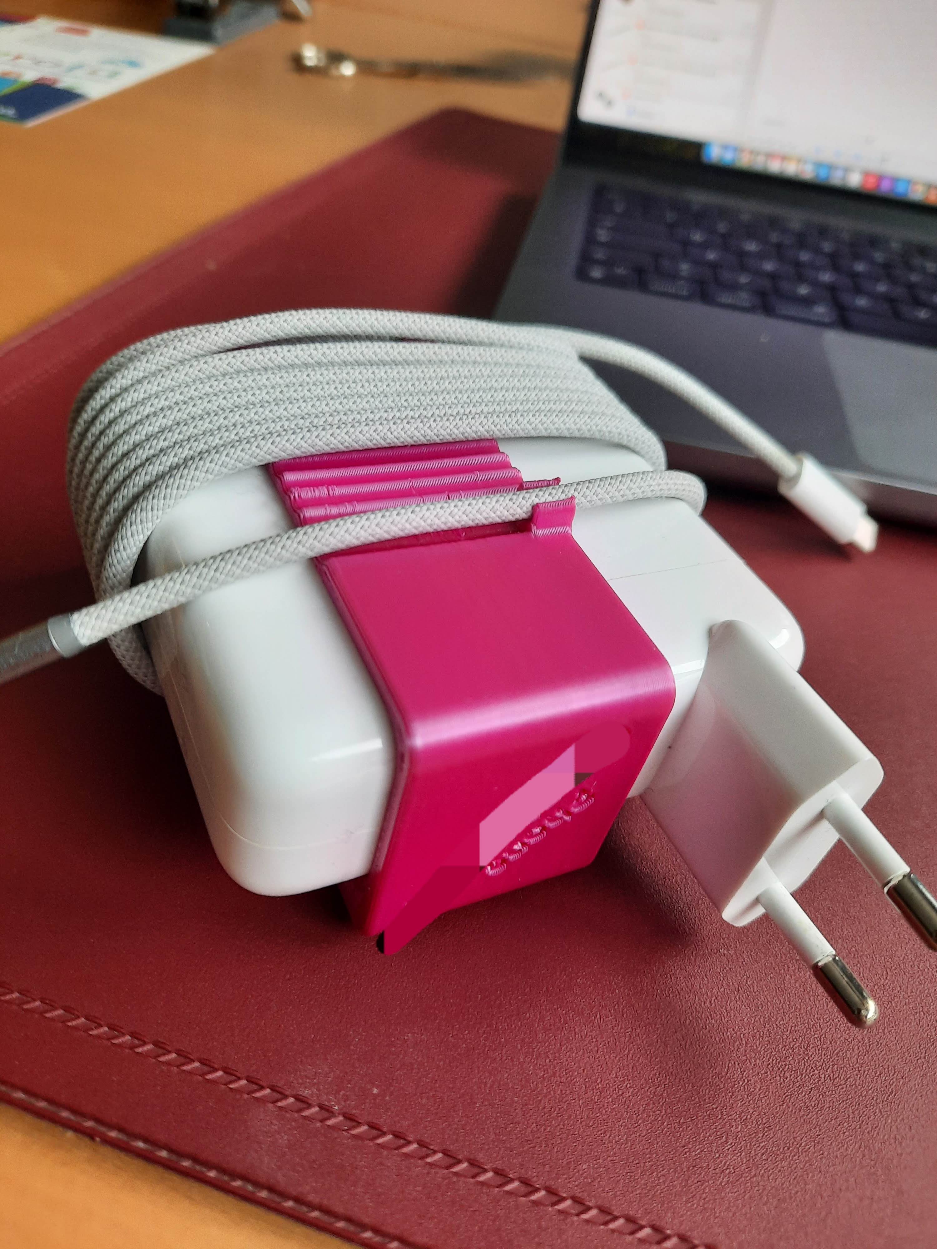 MacBook (Pro) - 61w - 67w - 96w - 140w power adapter cable spool with airtag