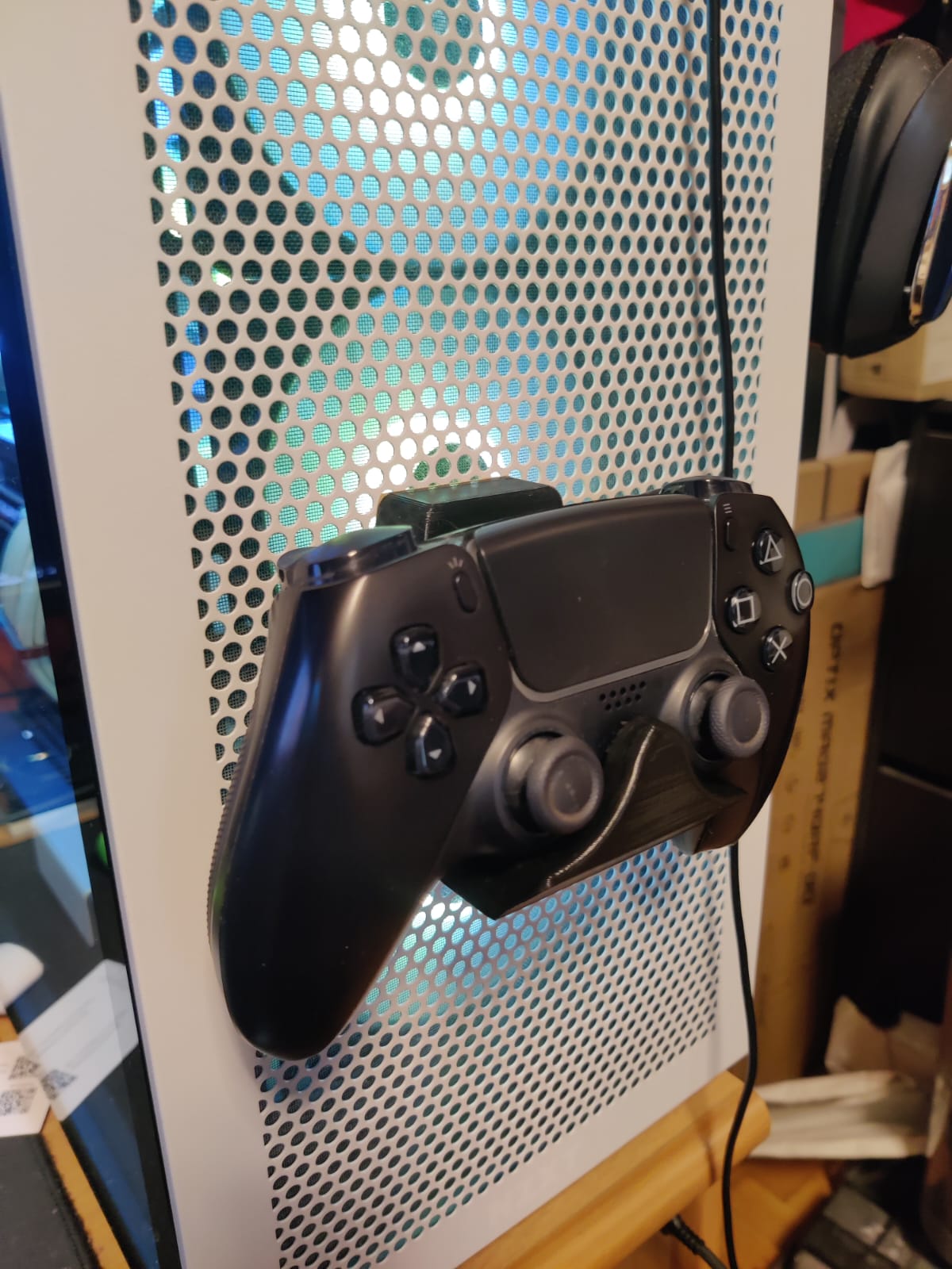 DUALSENSE STAND! by Terence Download free STL model