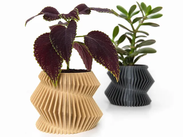 Lamellar Helix Planter