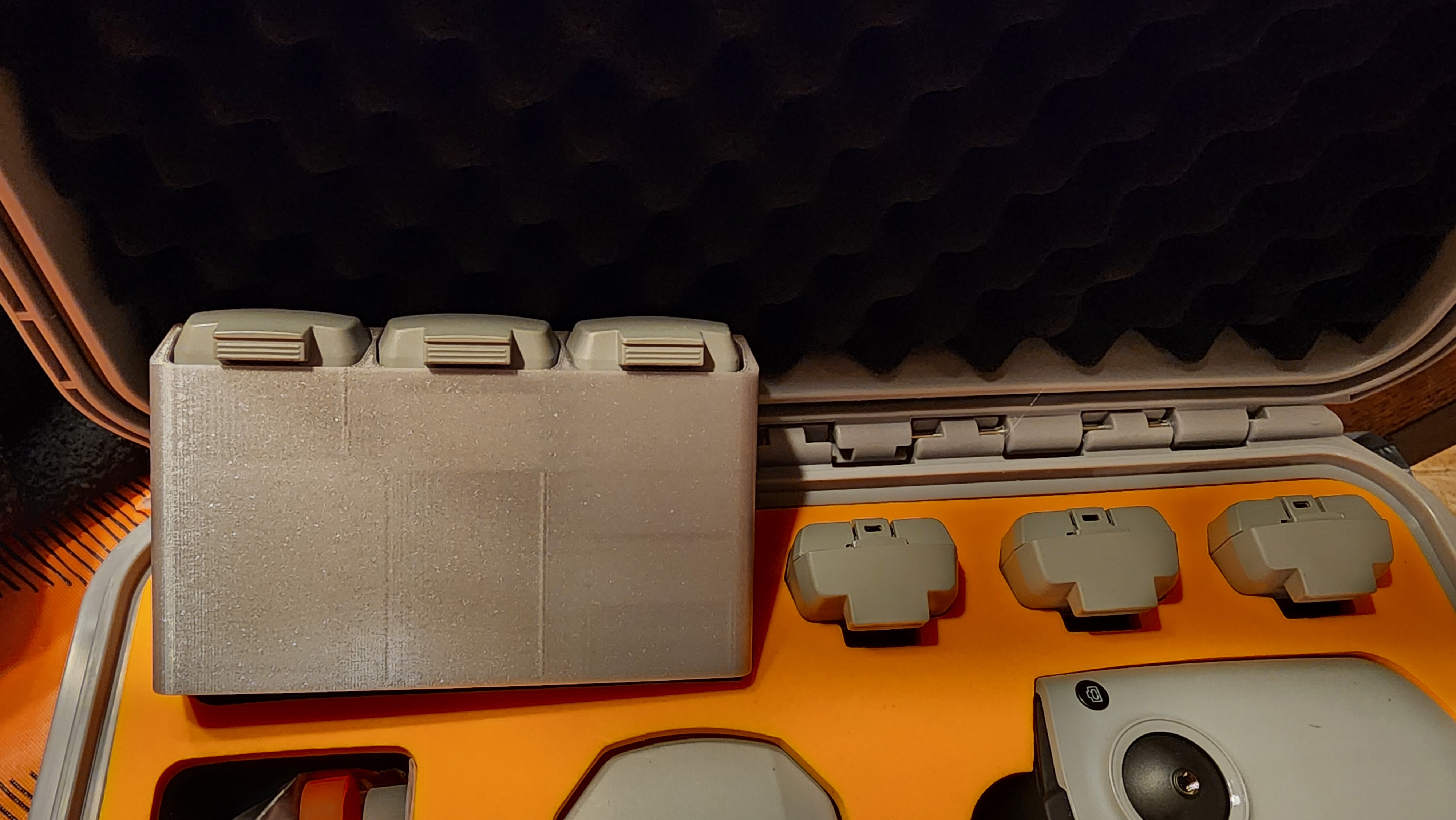 DJI Mini 2 Compatible Three place battery holder