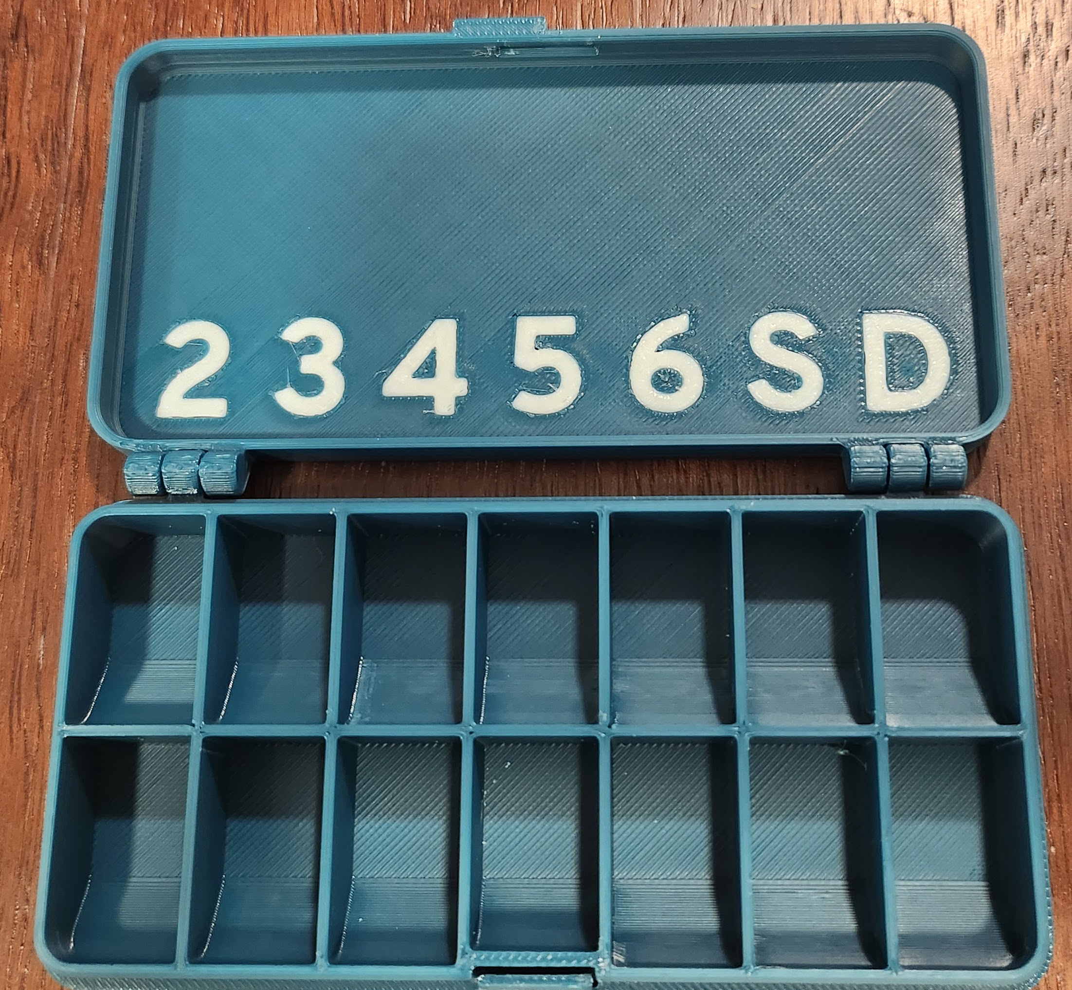 Compact weekly pill box, easy-to-read