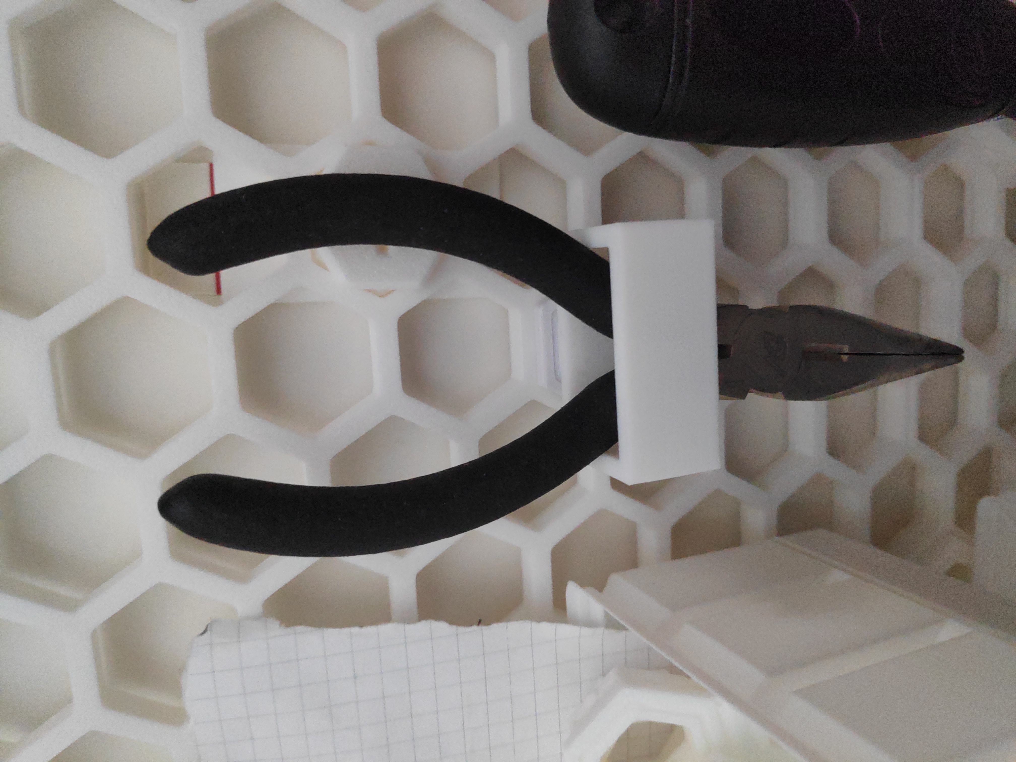Small Pliers Holder for Honeycomb Wall | HSW
