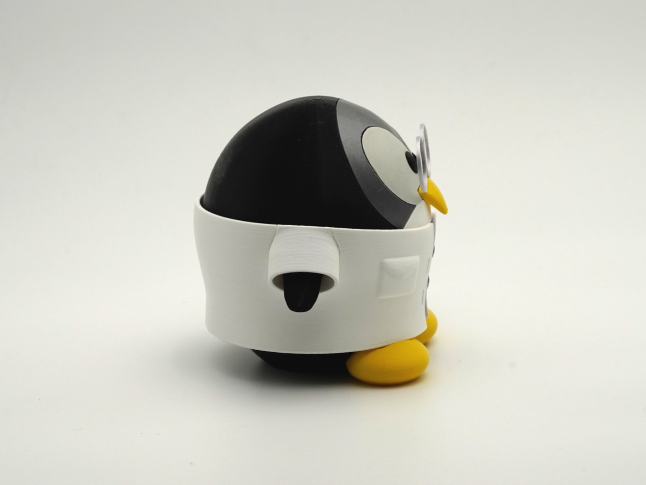 Miniatura 6 do modelo 3D Tux Chemist