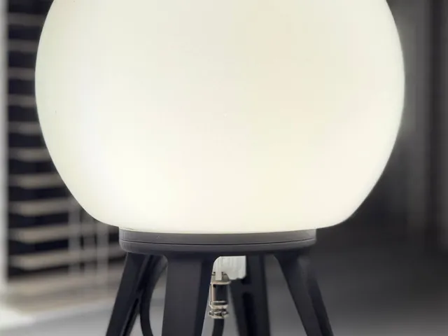 IKEA FADO(25) Lamp with legs