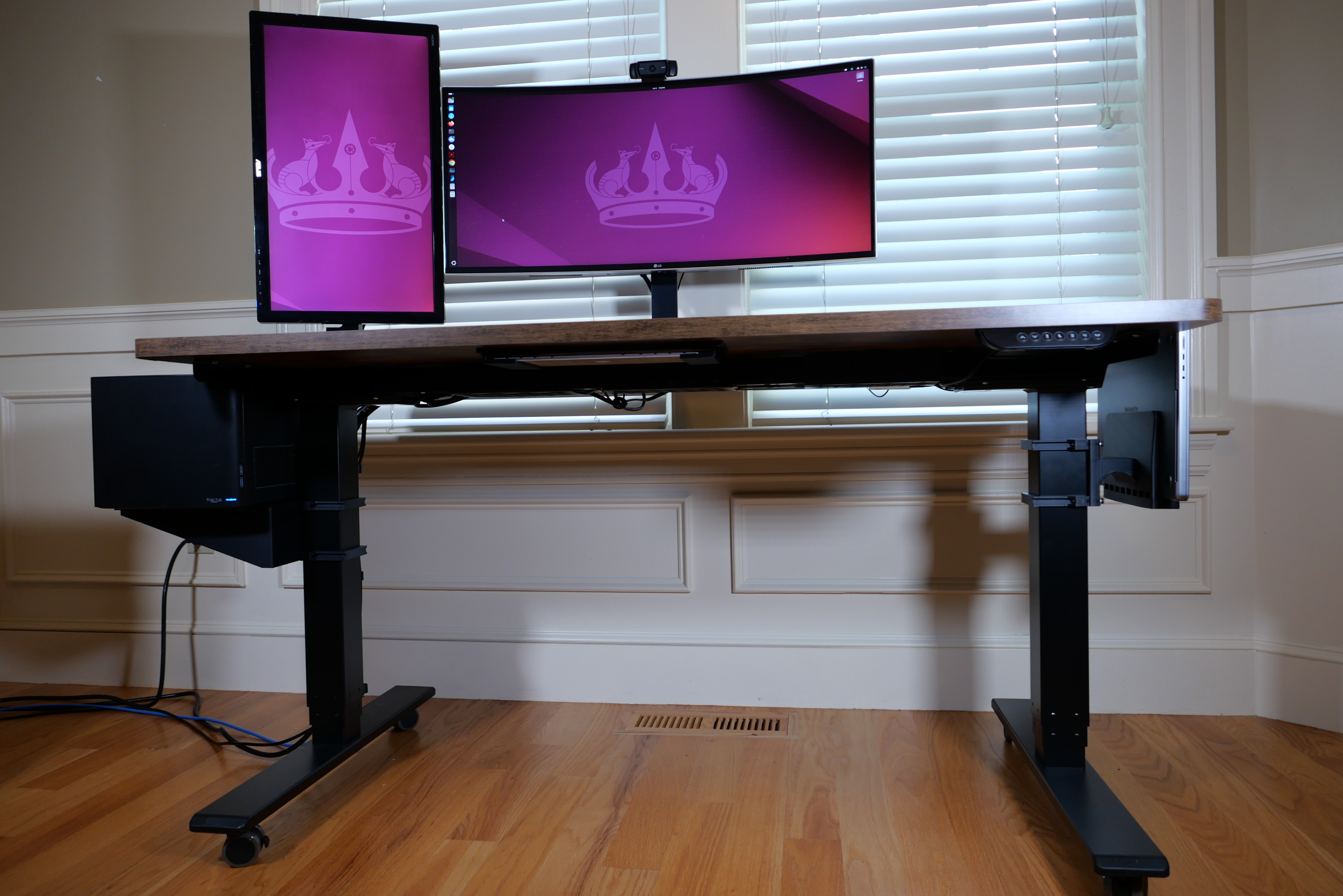 Standing Desk Cable Management includes laptop and desktop mount ( Flexispot )