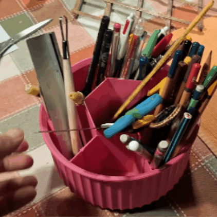 ROTATING pen pot