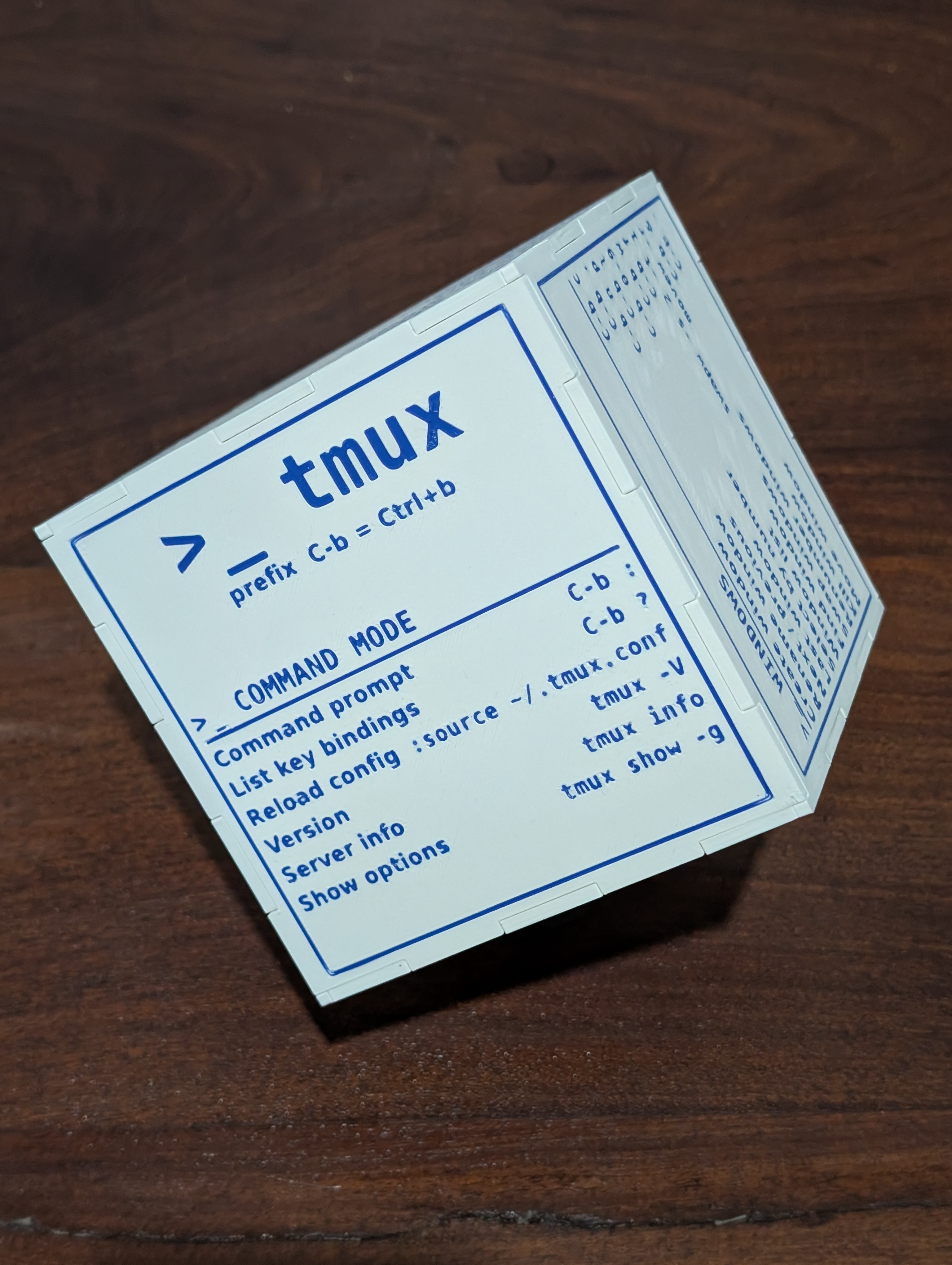 tmux Cheat Sheet Cube – 120 mm Desk Reference (Multicolor Inlay, Finger-Joint Assembly)