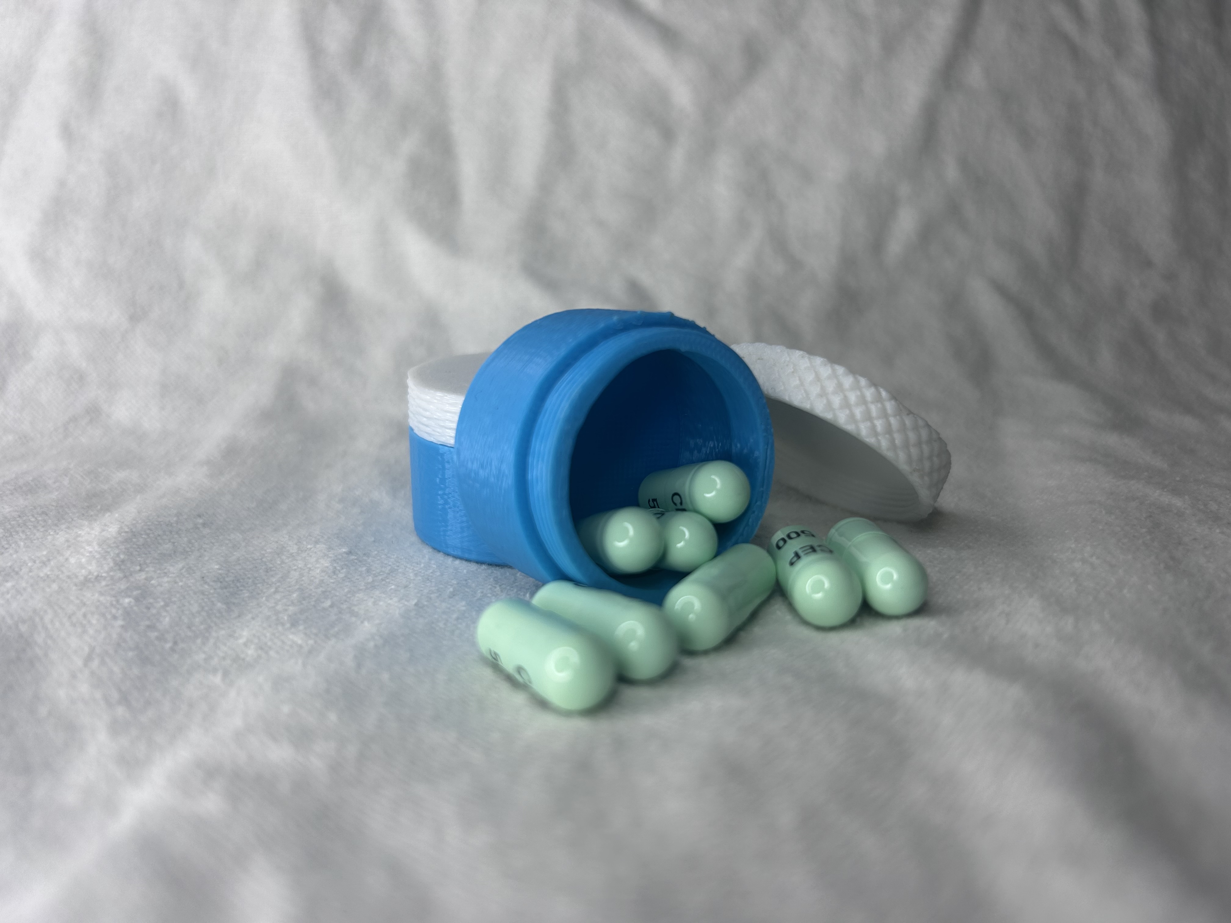 Miniatura 2 do modelo 3D Threaded small pill container