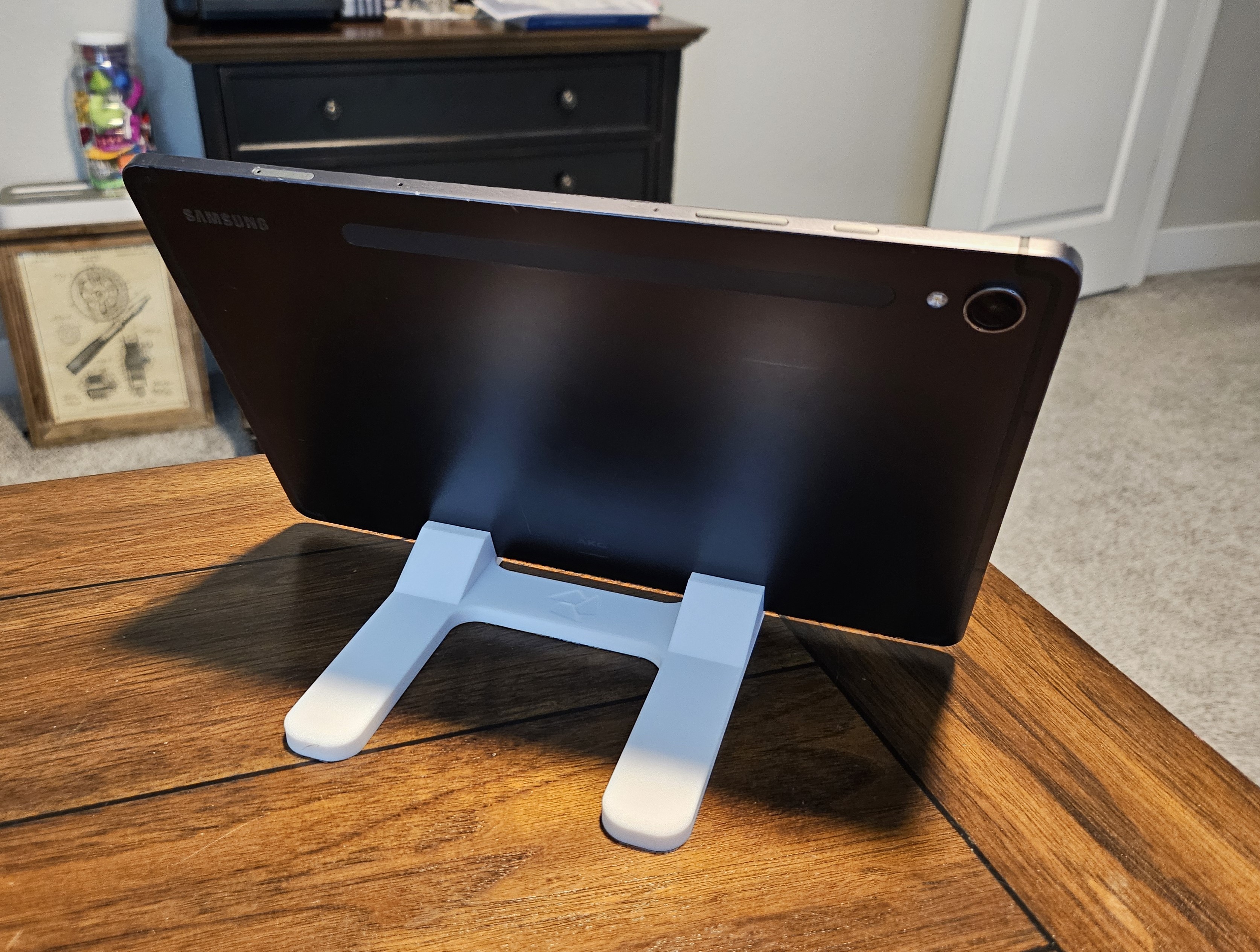 Low Profile Tablet Stand