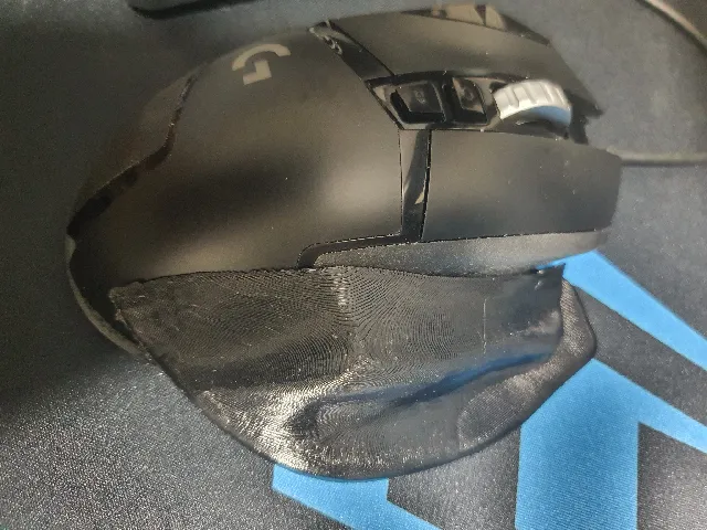 Logitech G502 hero ergonomic grip for longer fingers