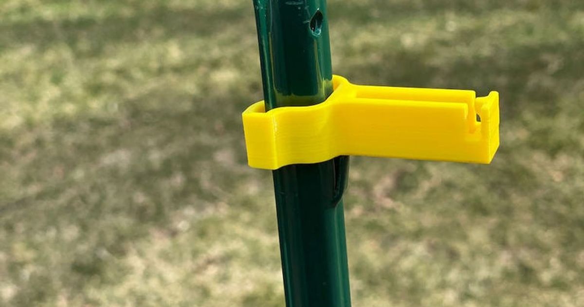 Electric Fence insulator for TractorSupply Utility posts by Henryhbk