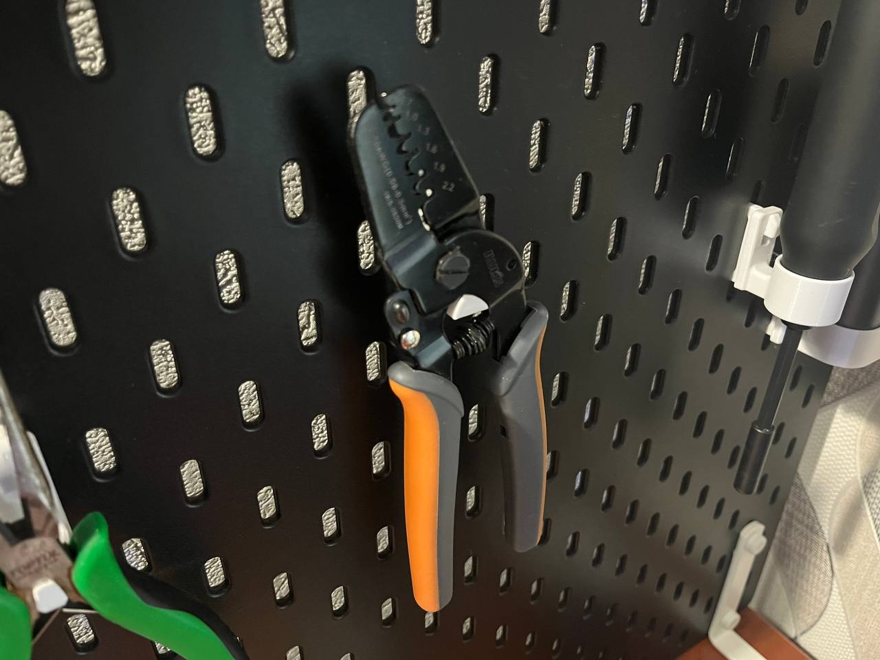 IKEA Skadis IWISS crimper holder