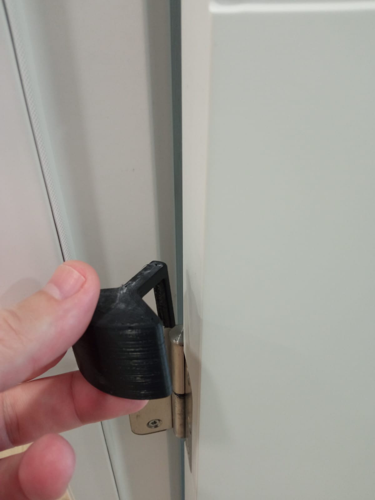 Miniatura 4 do modelo 3D Door stop on hinge full open