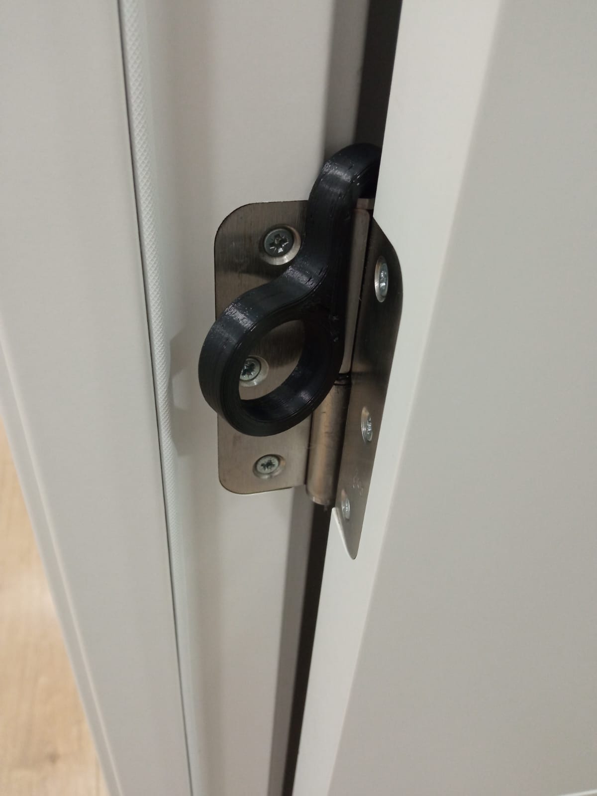 Miniatura 2 do modelo 3D Door stop on hinge