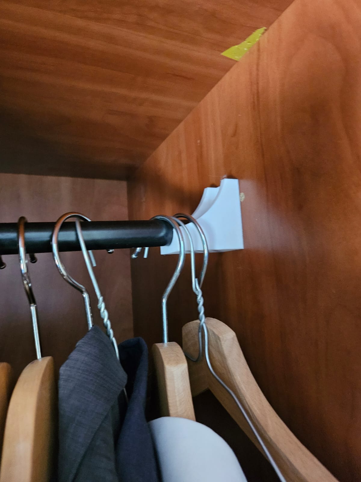 Wardrobe Bar Support by Antonio Scopelliti Download free STL model