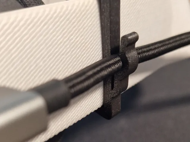 Meta Quest 3 USB-C cable holder