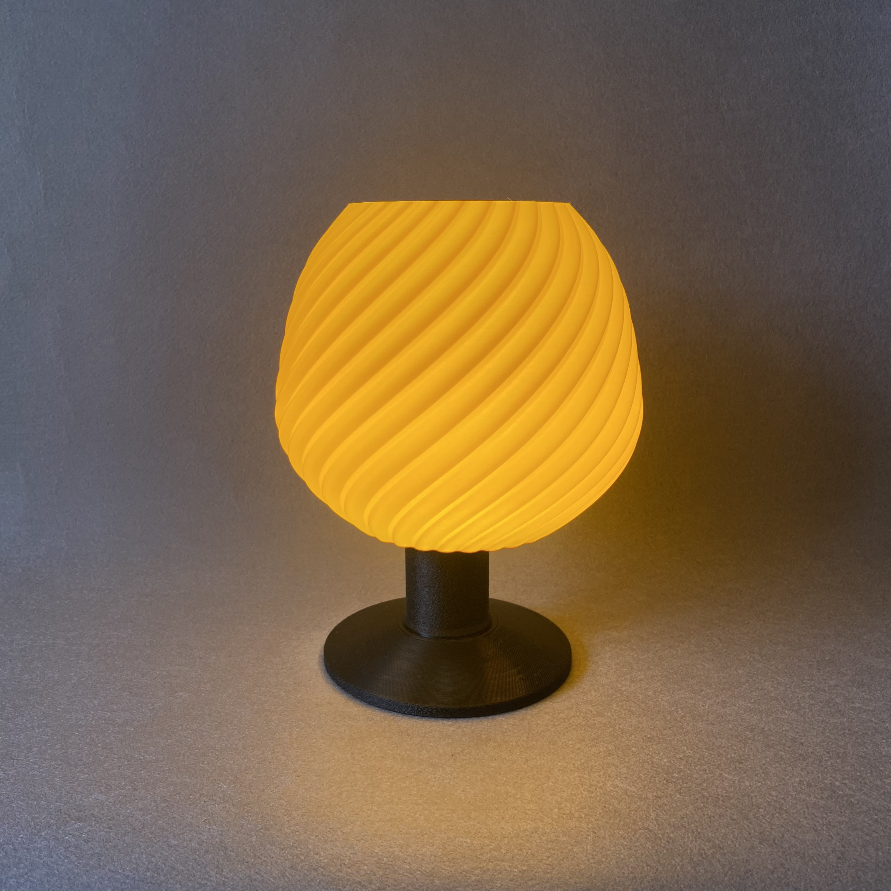 Twisted Ribbed Globe Lamp — miniatura 3