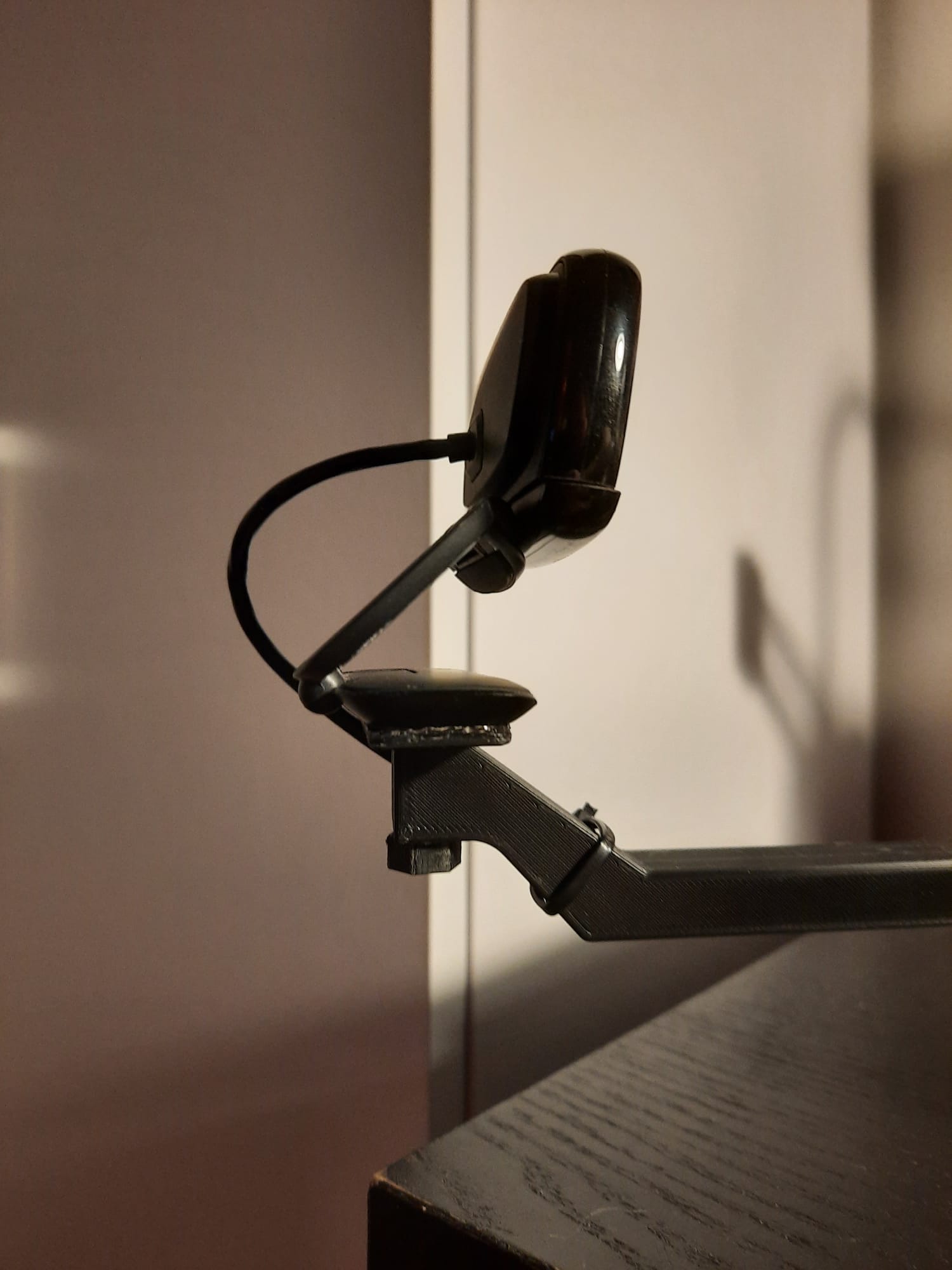 Flat holder for more webcam support - Remix of @Uriah's Prusa MINI 1/4-20 Webcam Mount