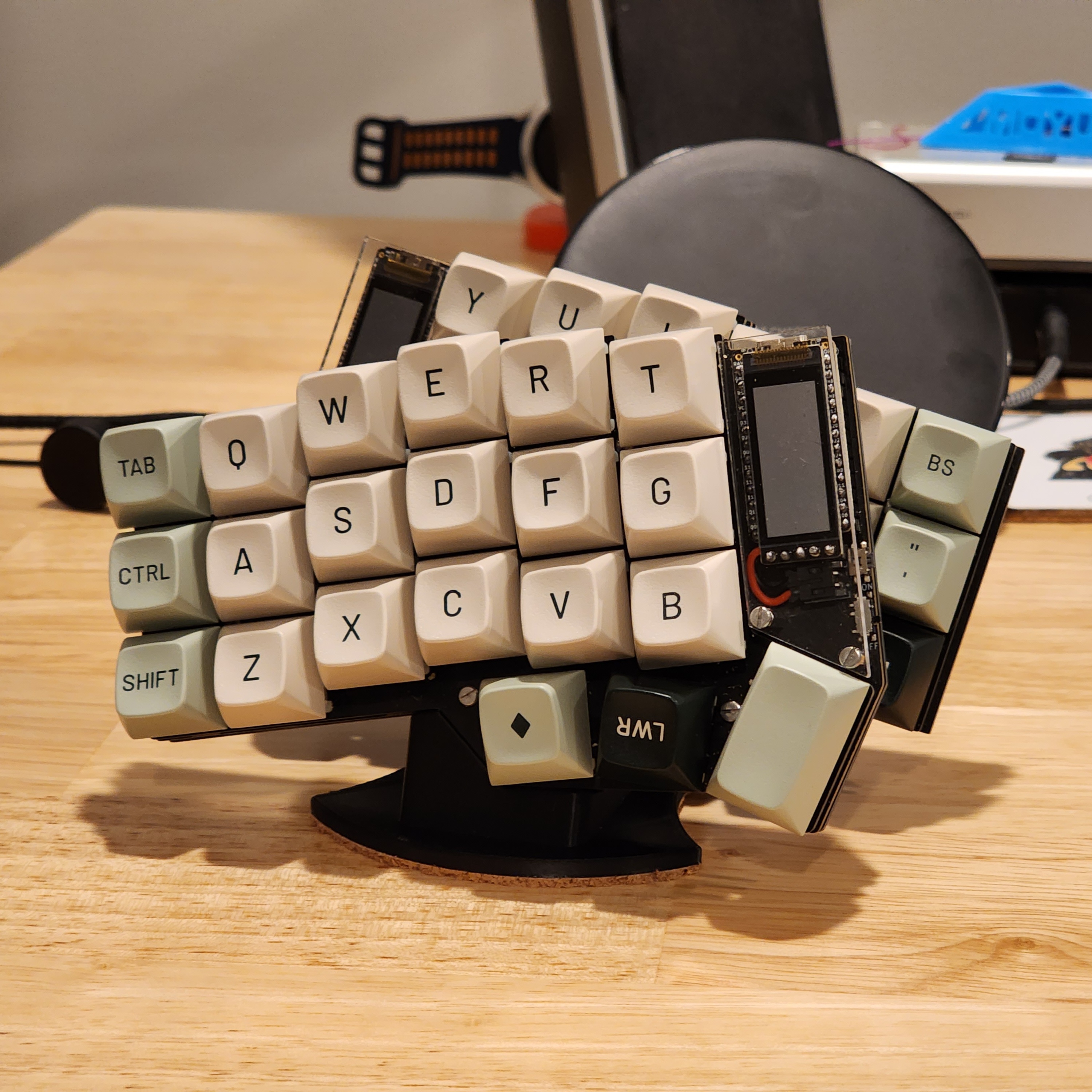 CRKBD Display Stand