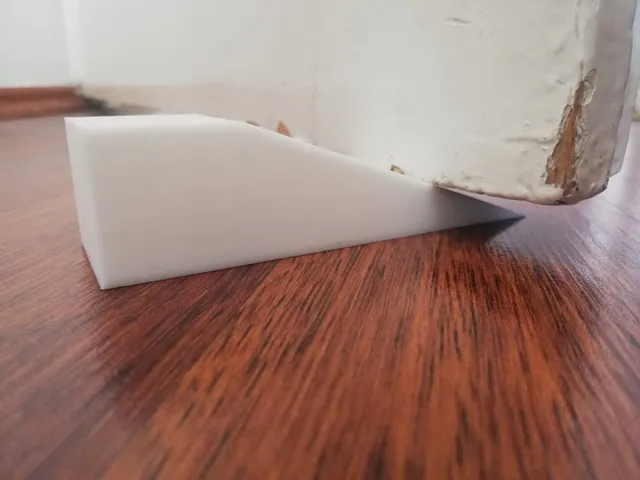 Door stopper thingy