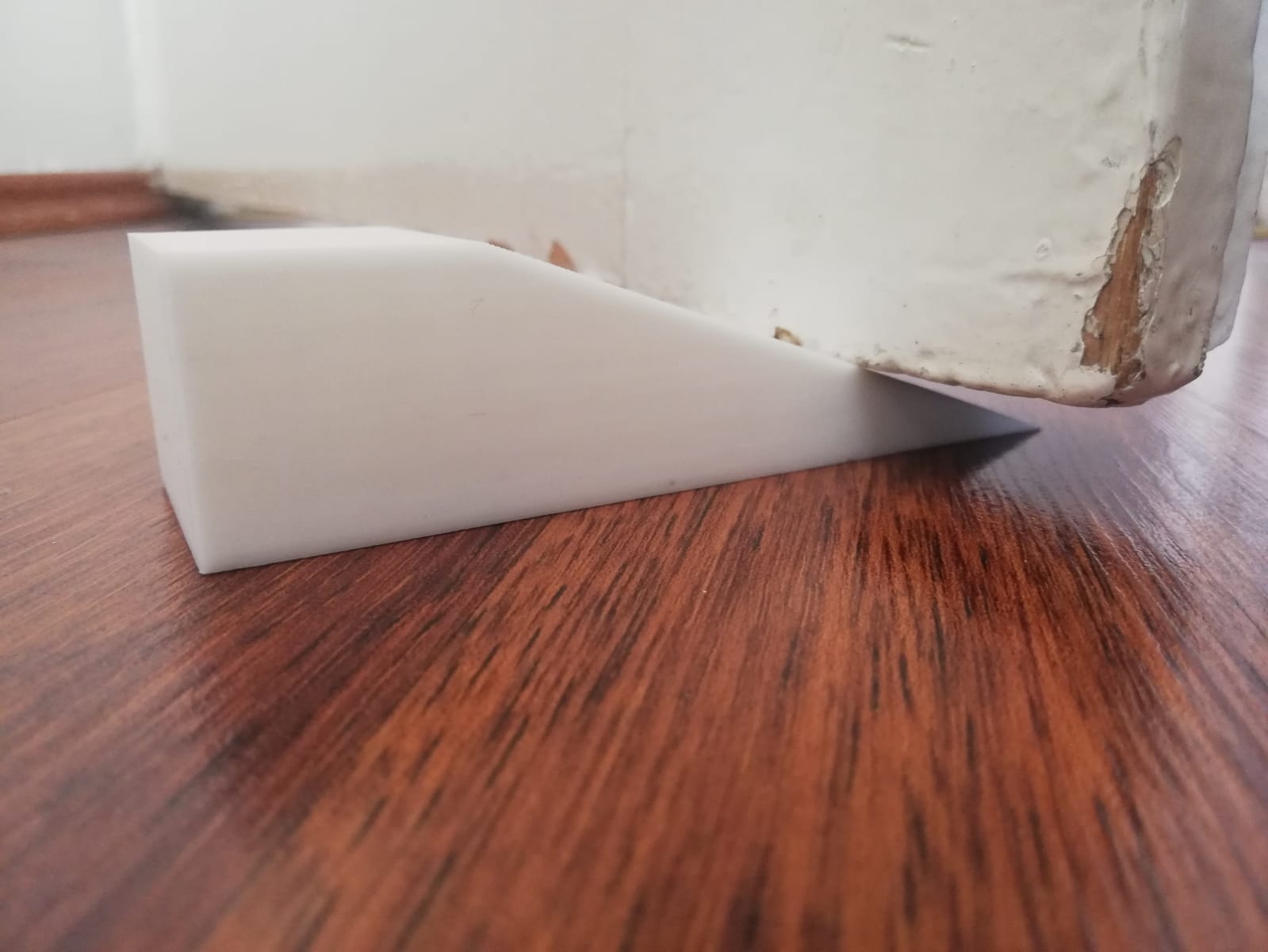 Door stopper thingy