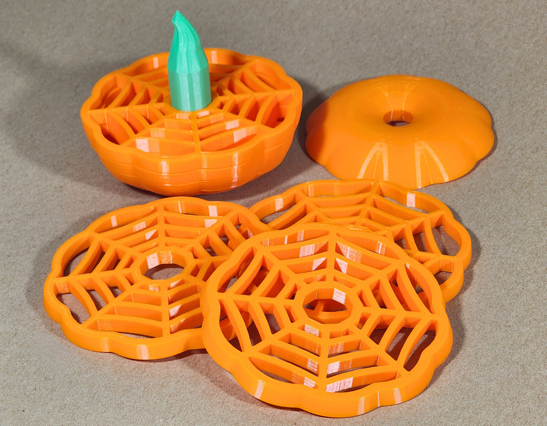 Miniatura 6 do modelo 3D Stackable Halloween Pumpkin Coaster Set