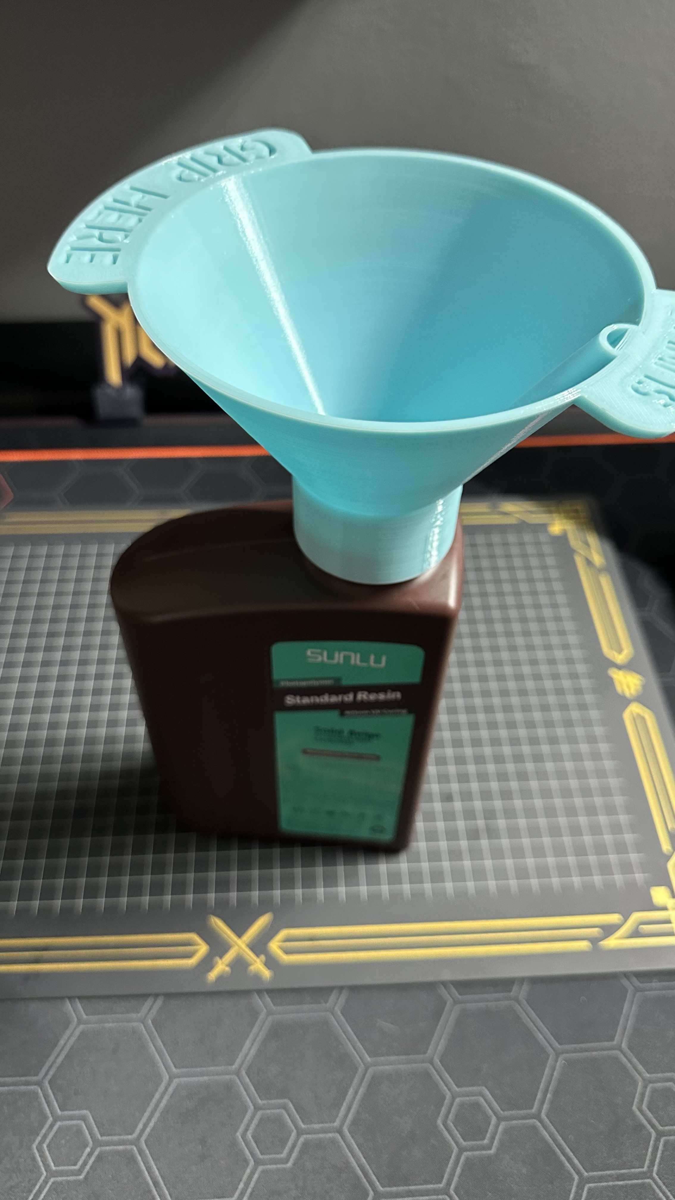 Funnel for Sunlu Resin Bottles & Coupler by FunkyNuggets007 Download