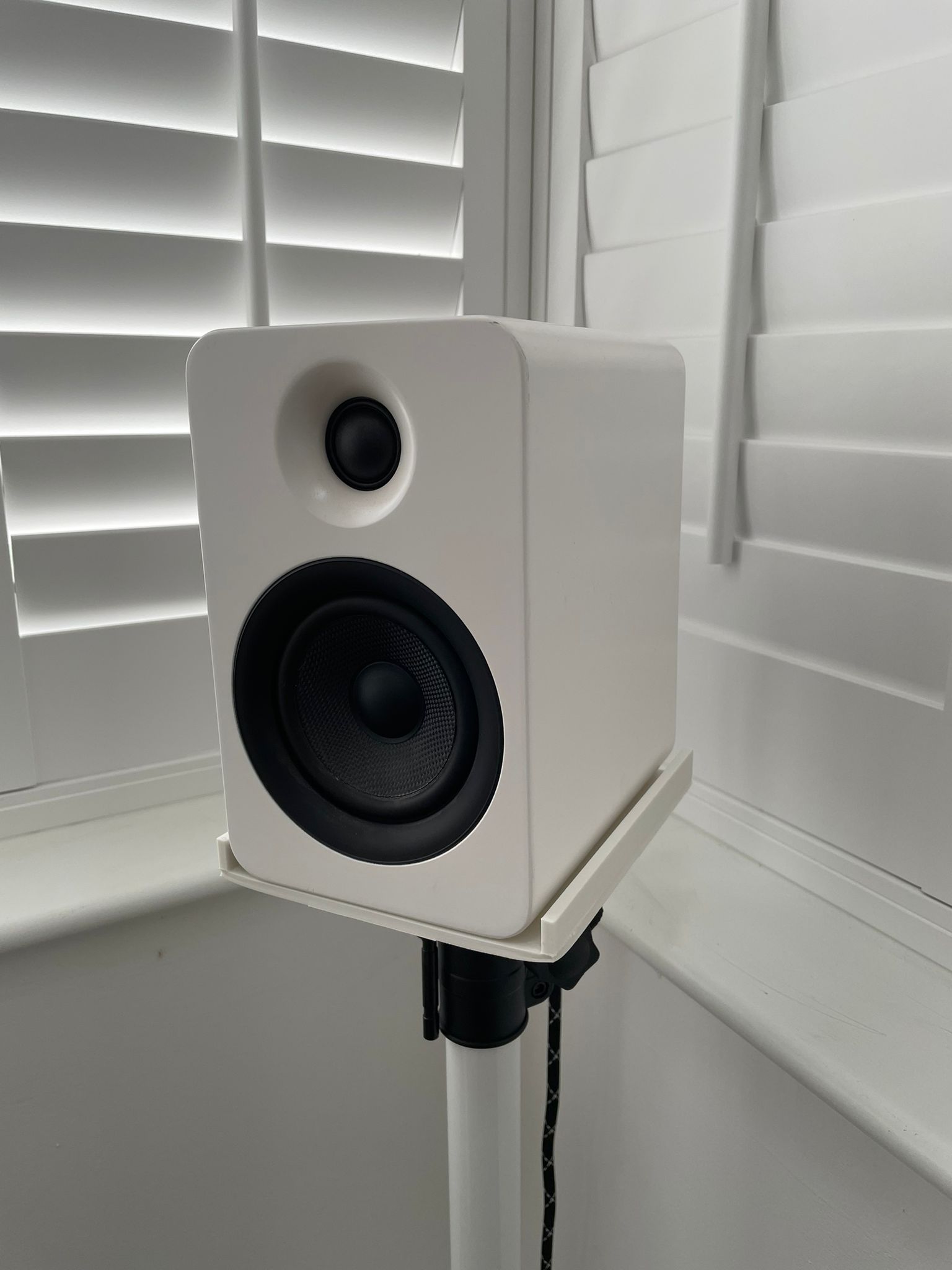 Kanto YU4 speaker stand plate by Sumo.Hipster Download free STL model