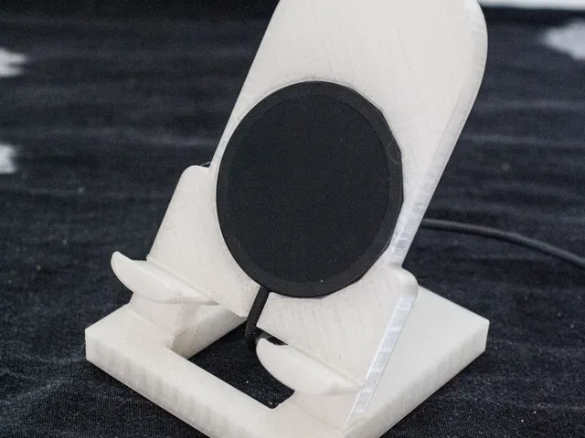 iPhone wireless magnetic charging stand for ios17