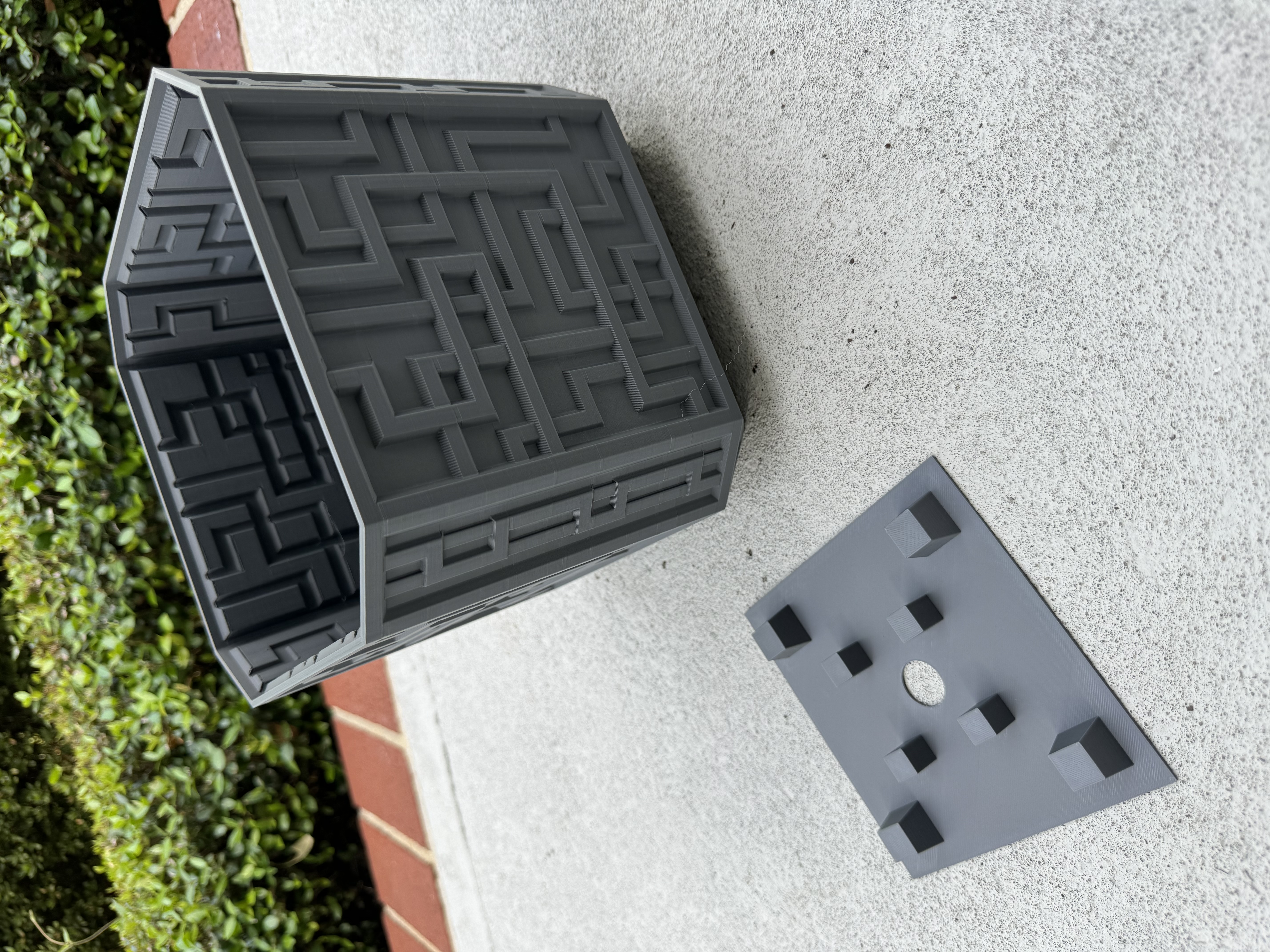 Alien Plant Pot Planter - Legs for drainage
