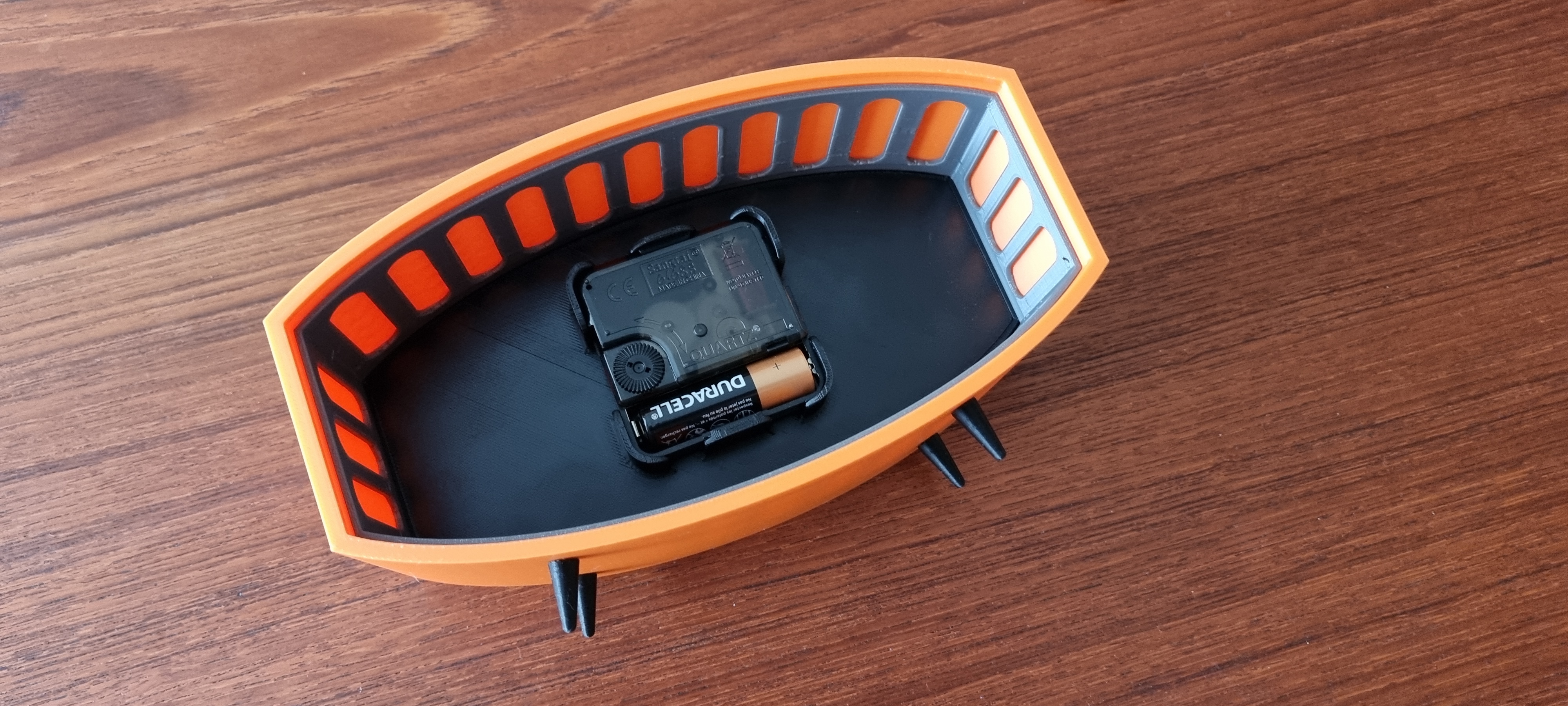 Miniatura 9 do modelo 3D Mid-century mantle table clock