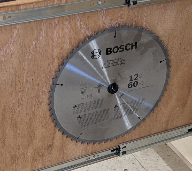 Saw blade holder