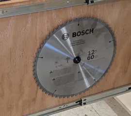 Saw blade holder