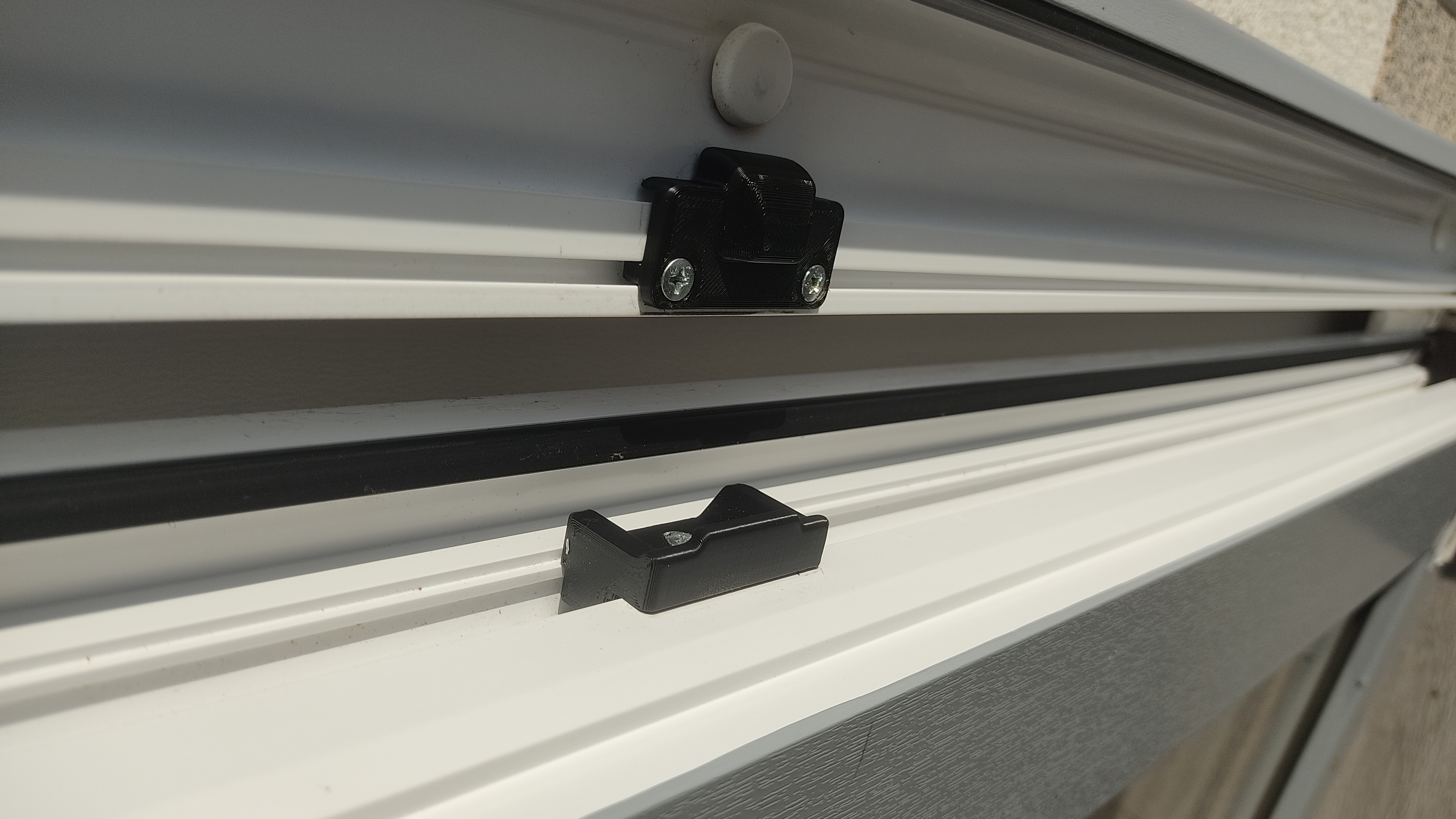 Hinge Compression Device (Side Hung Windows) / Skrytý přítlačný pant — thumbnail 2