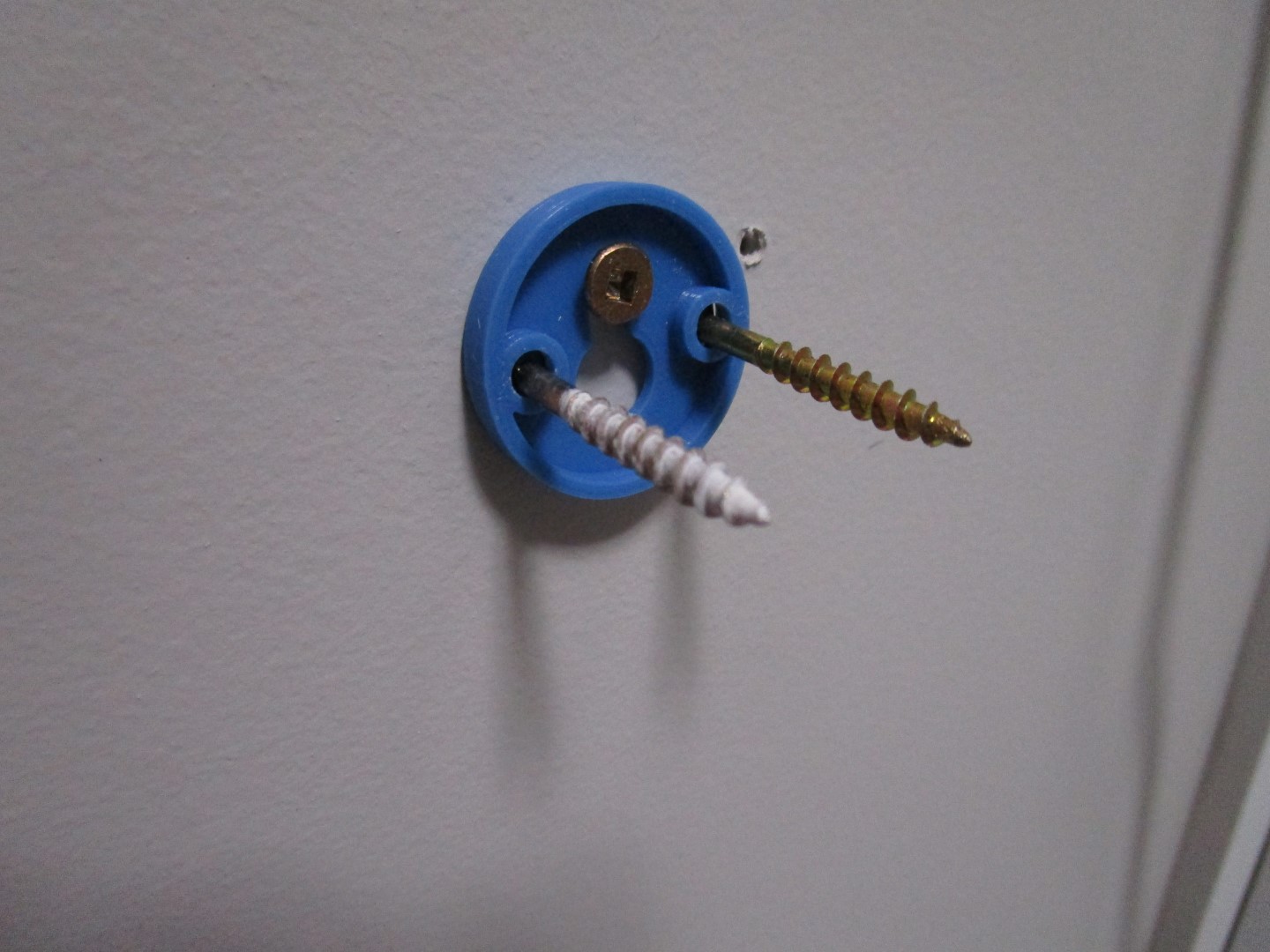 Keyhole Hanger #8 Screw